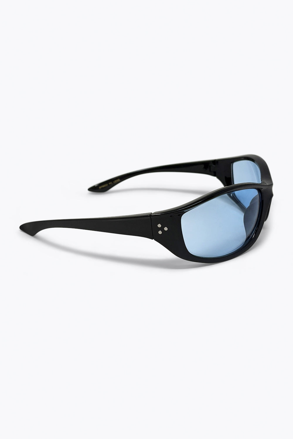 Occhiali da sole classici retrò con montatura ovale nera e lenti blu