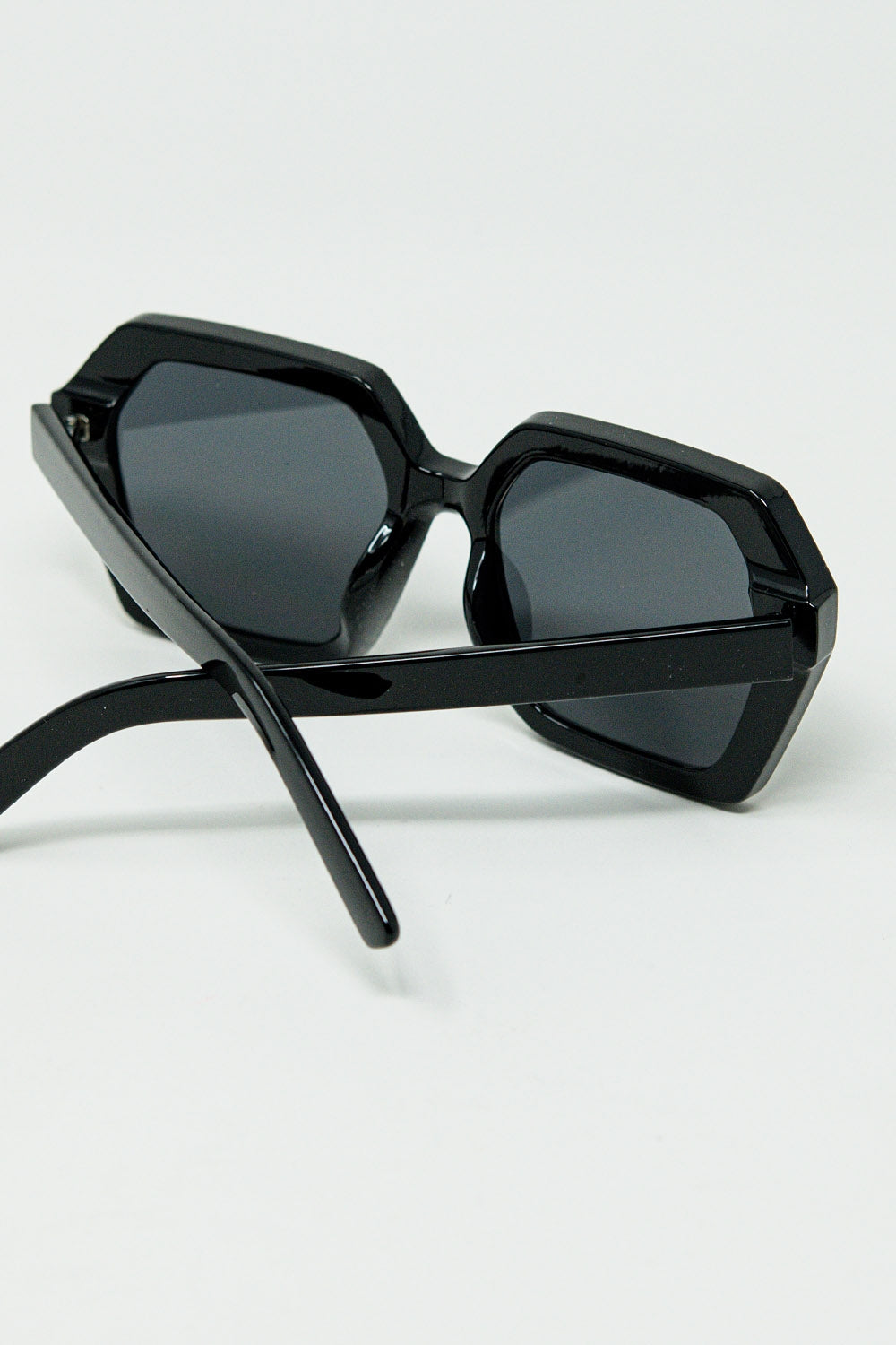Occhiali da sole con montatura geometrica in nero