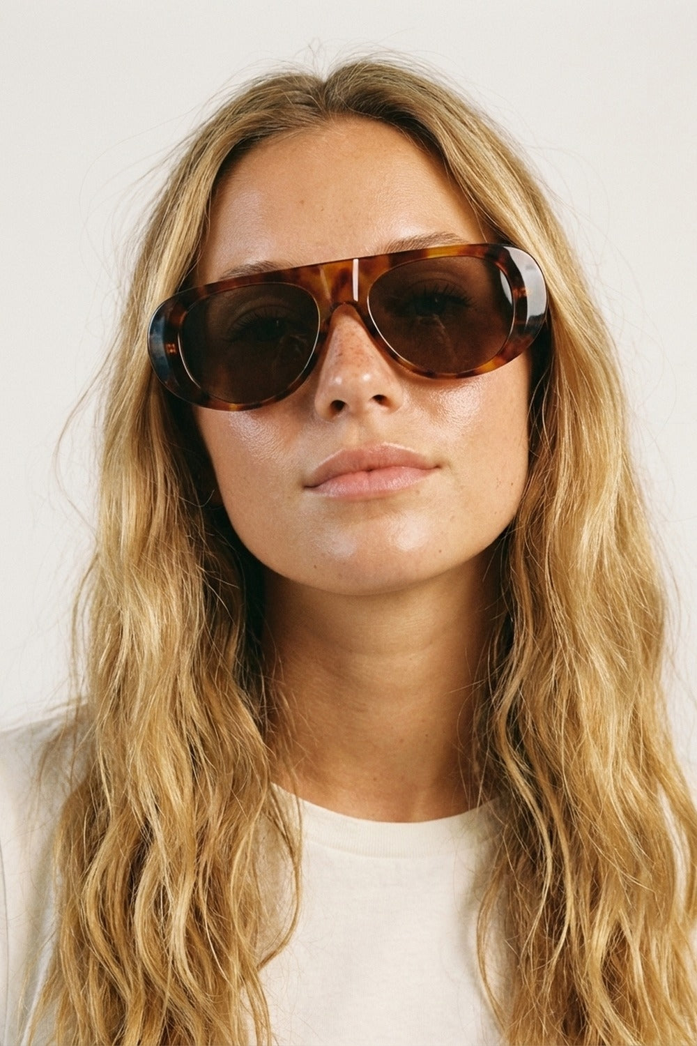 Occhiali da sole con montatura oversize in tartaruga marrone per donna