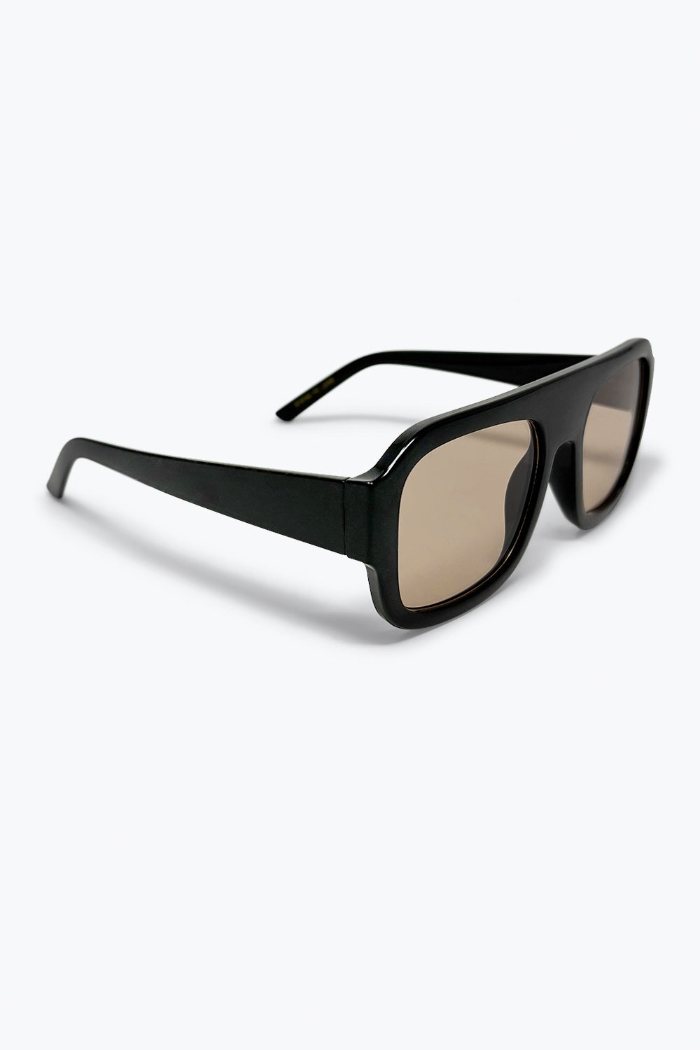 Occhiali da sole neri con montatura quadrata oversize