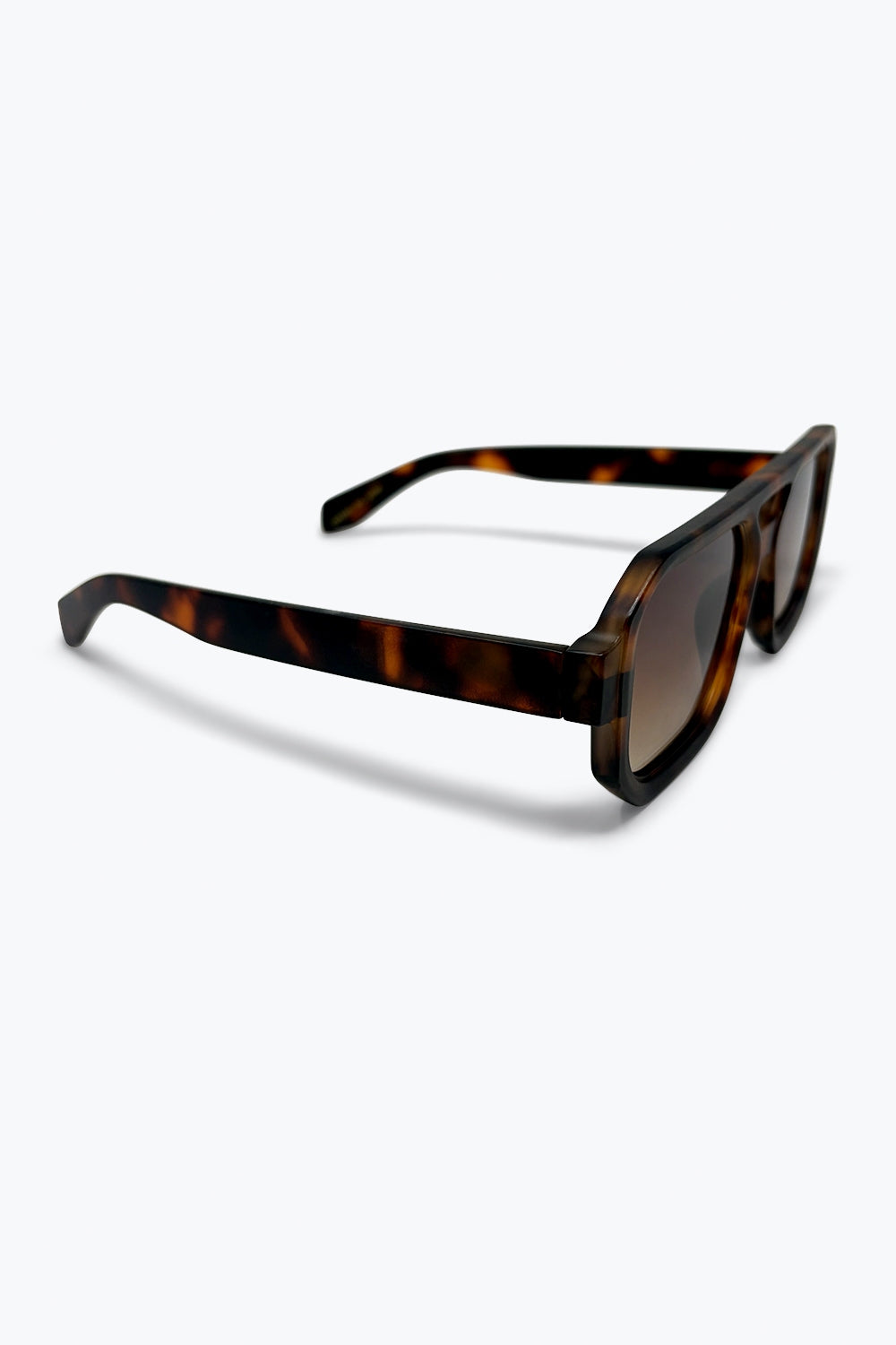 Occhiali da sole oversize con montatura angolare in acetato tartarugato marrone