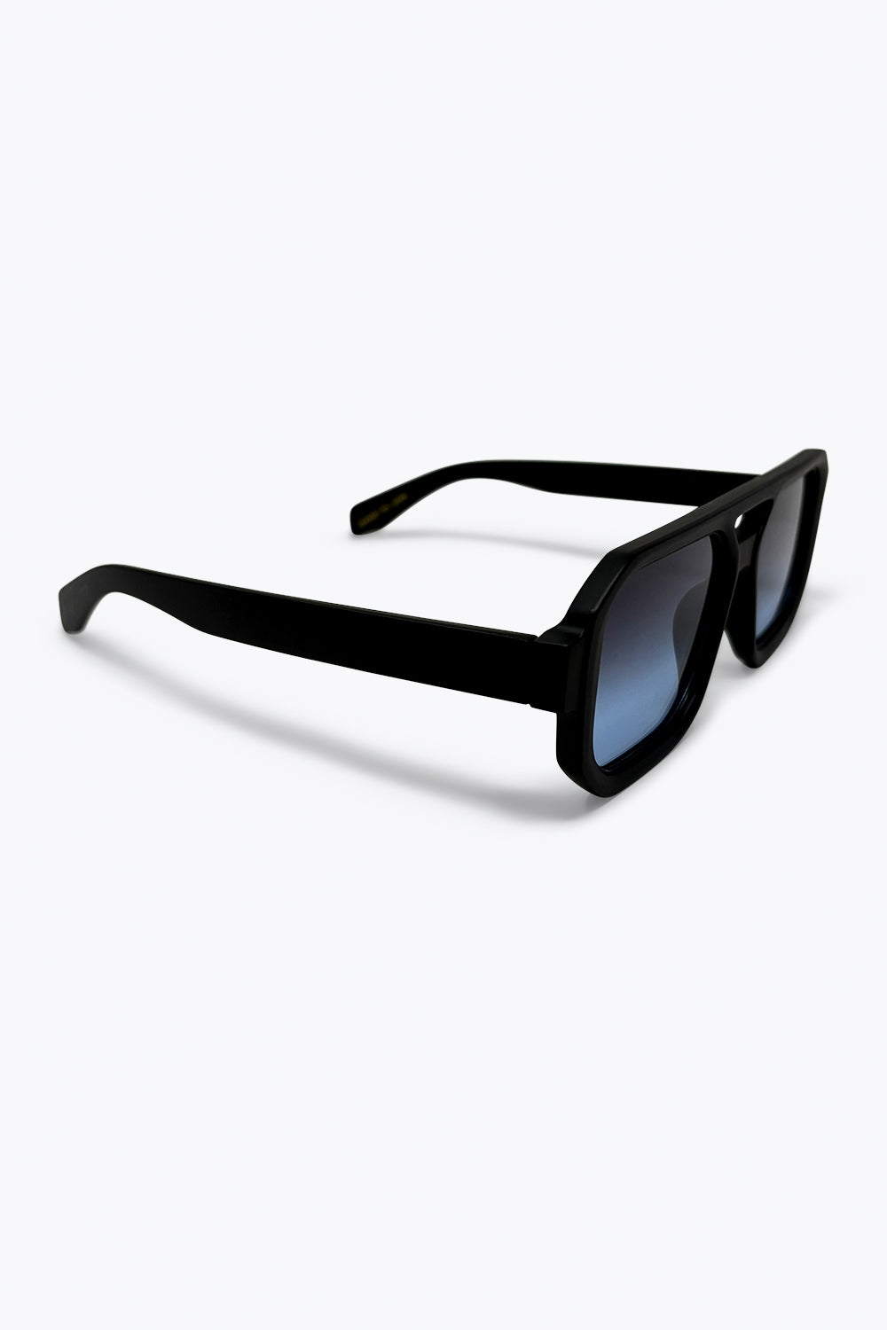 Occhiali da sole oversize con montatura geometrica e lenti sfumate nere