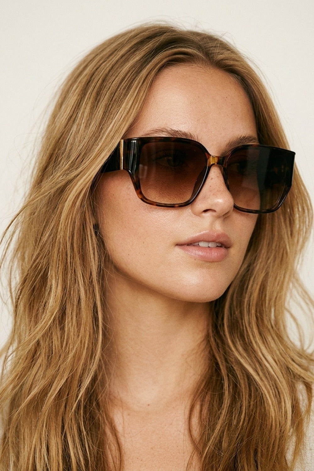 Occhiali da sole oversize con montatura quadrata a effetto tartarugato marrone e lenti sfumate
