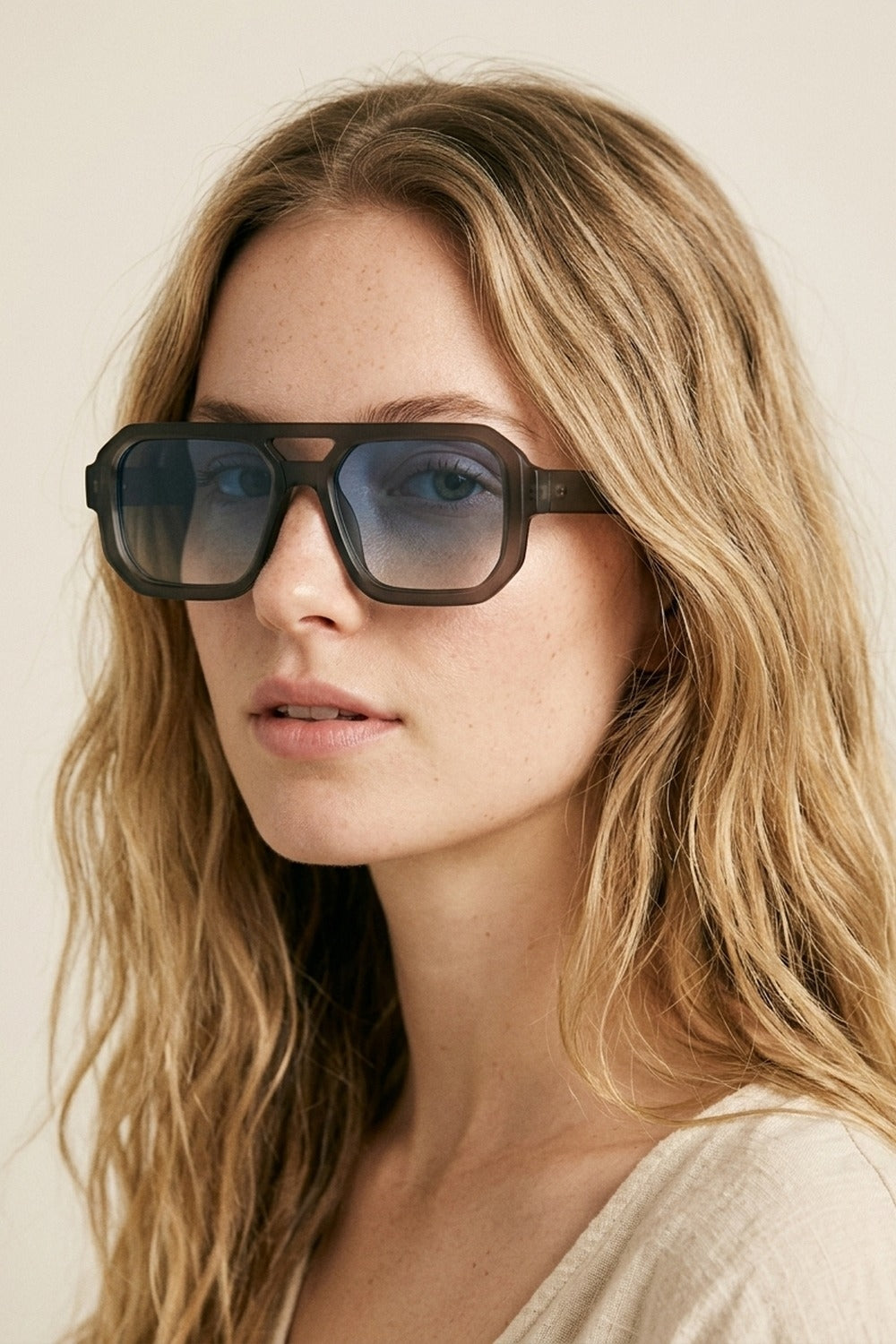 Occhiali da sole oversize con montatura quadrata a gradiente nero e bordo spesso