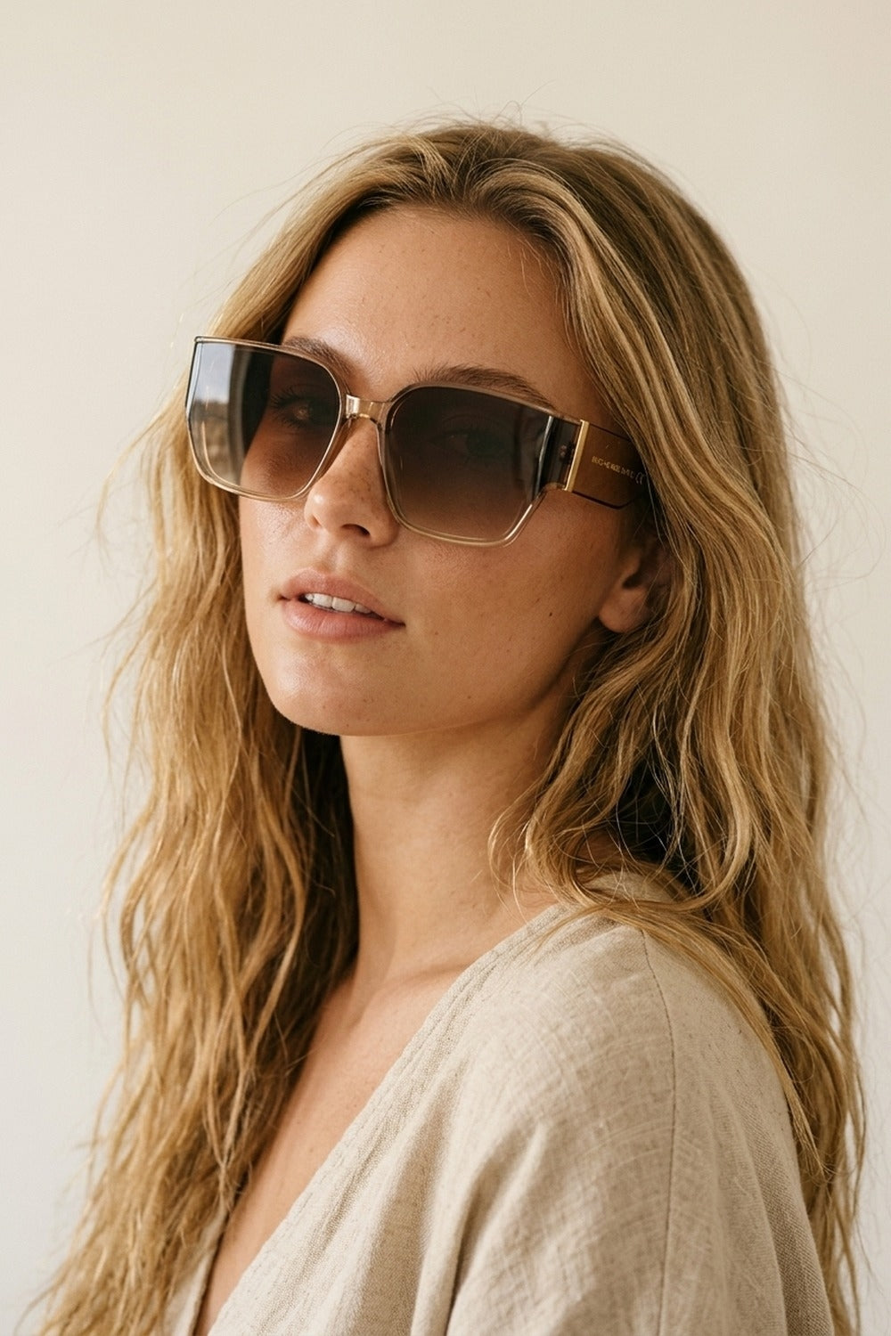 Occhiali da sole oversize in acetato con montatura quadrata sfumata marrone