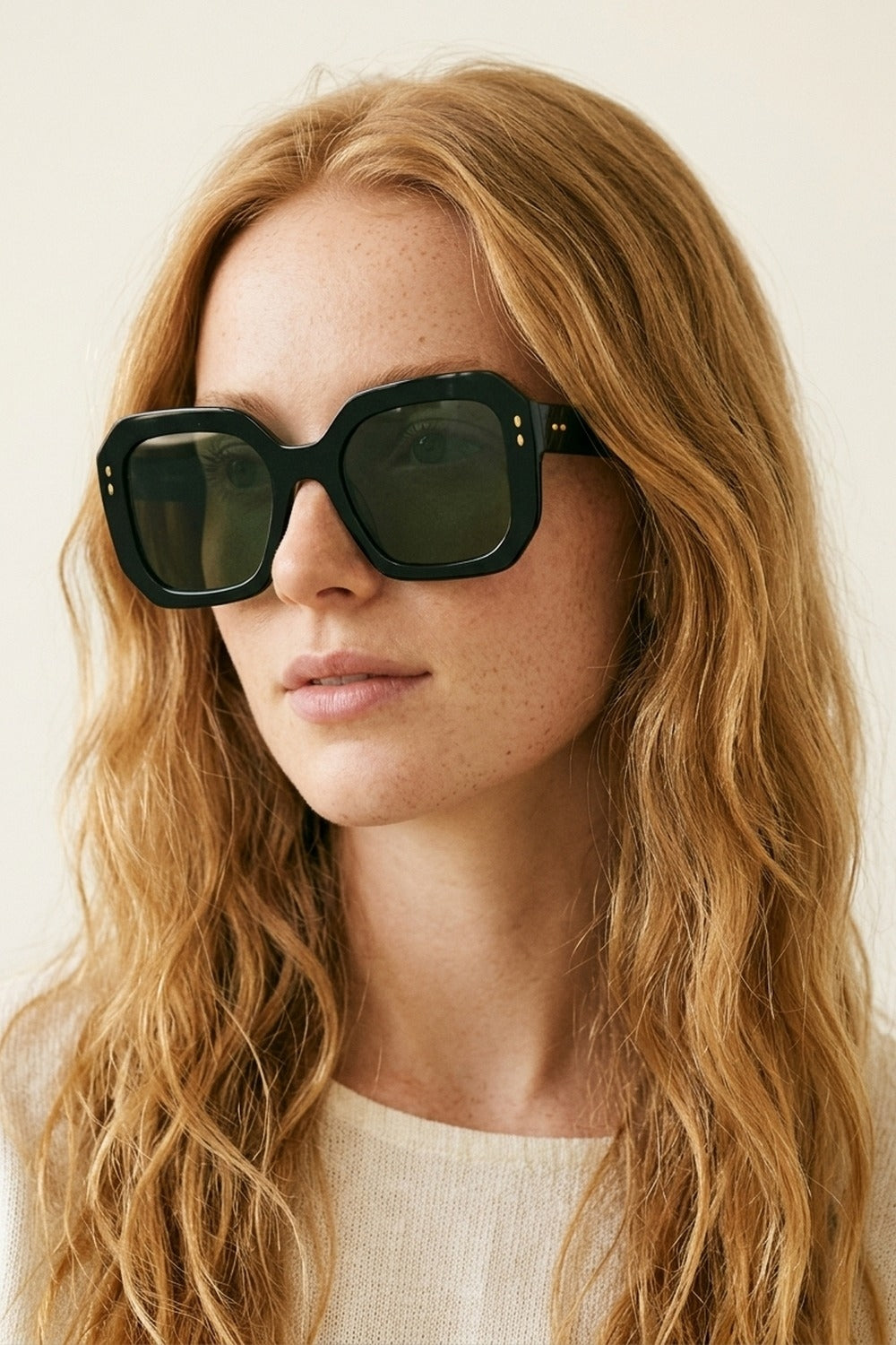 Occhiali da sole quadrati oversize in acetato nero geometrico con borchie dorate
