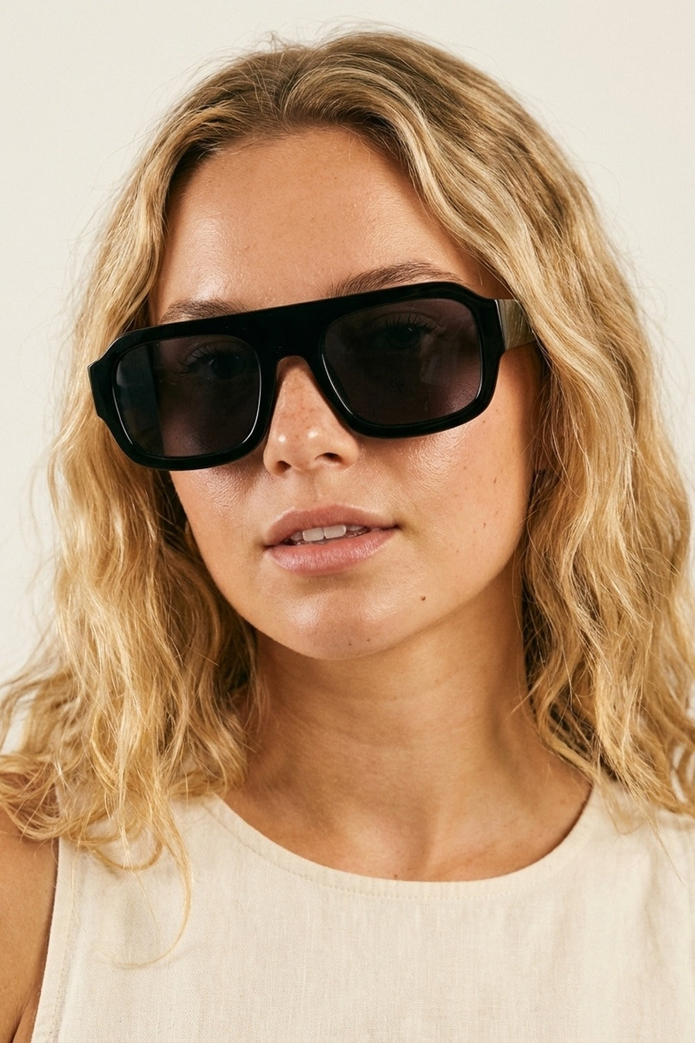 Occhiali da sole rettangolari oversize neri con lenti scure