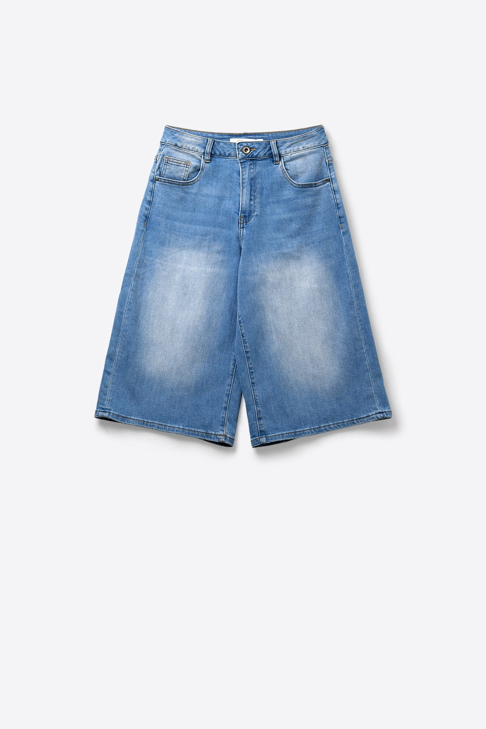 Pantaloncini Bermuda in denim blu chiaro a gamba larga e al ginocchio