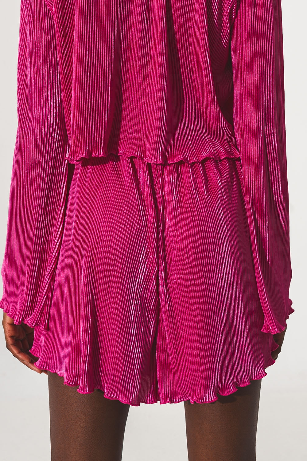 Pantaloncini con pieghe in fucsia