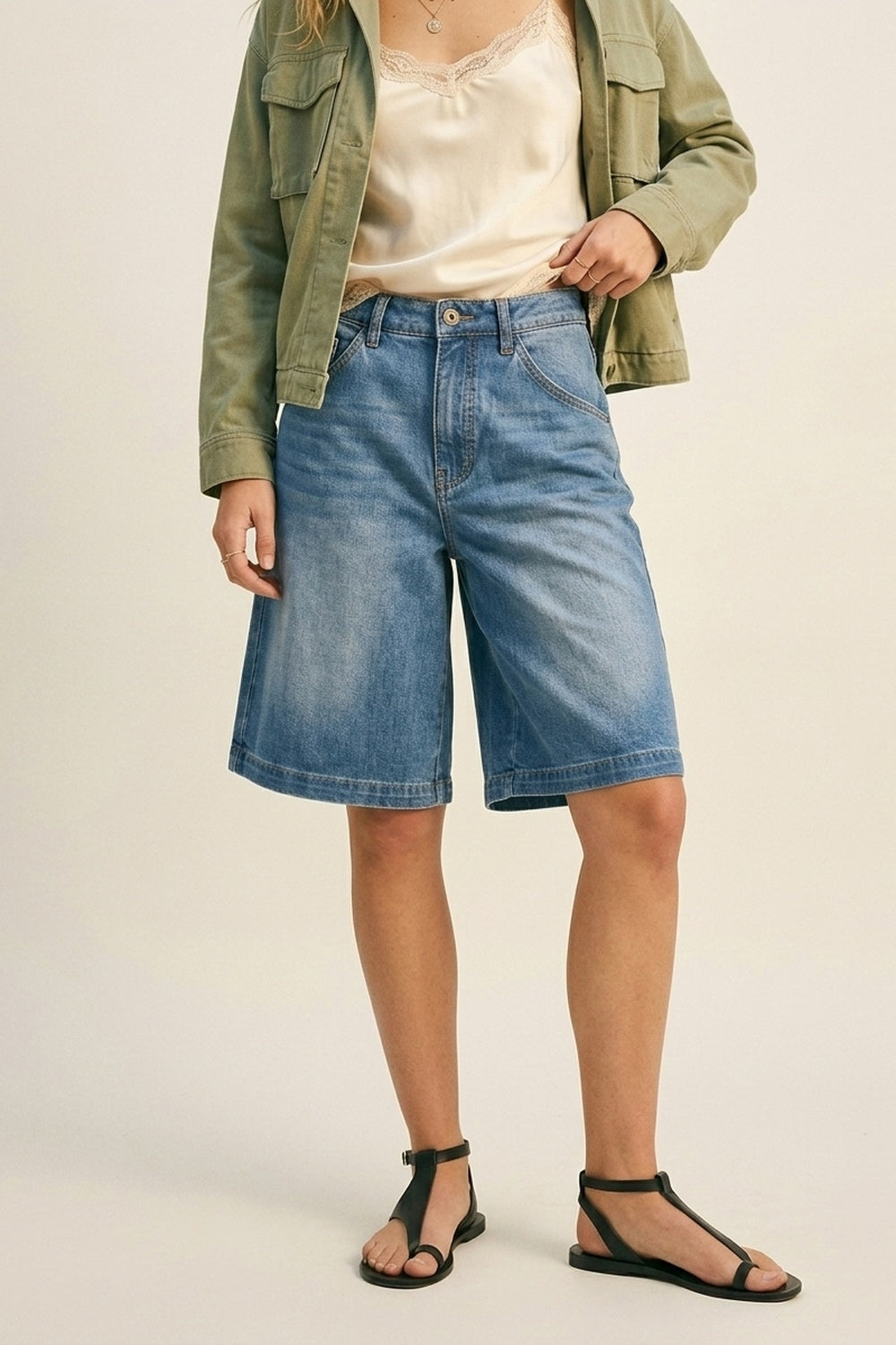 Q2 Pantaloncini di jeans a gamba larga con lavaggio chiaro blu