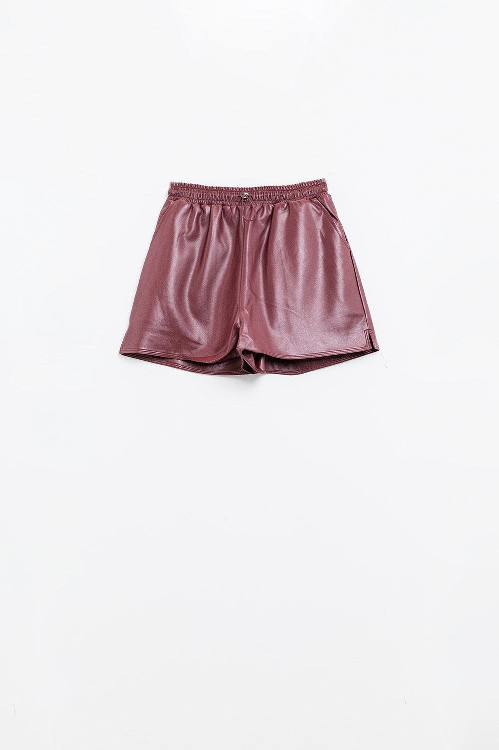 Pantaloncini in ecopelle bordeaux con arricciatura in vita con coulisse