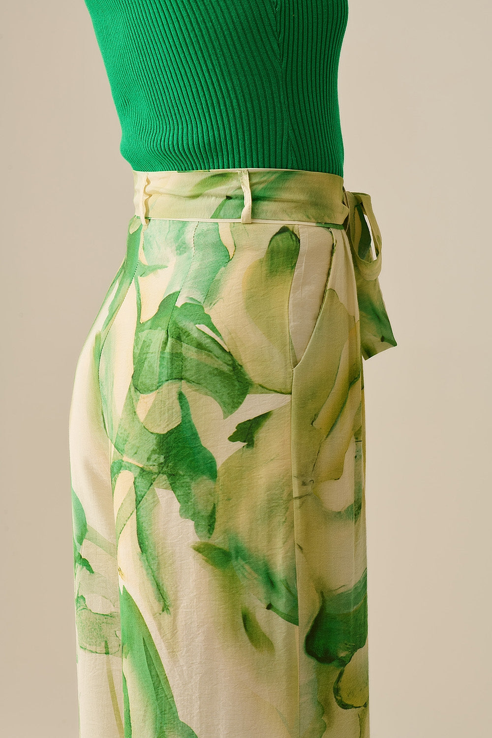 Pantaloni a gamba larga con stampa acquerello verde