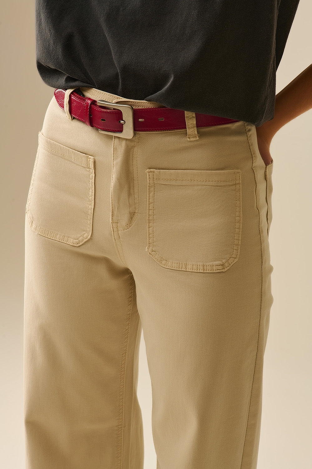 pantaloni a gamba larga con tasche frontali in beige