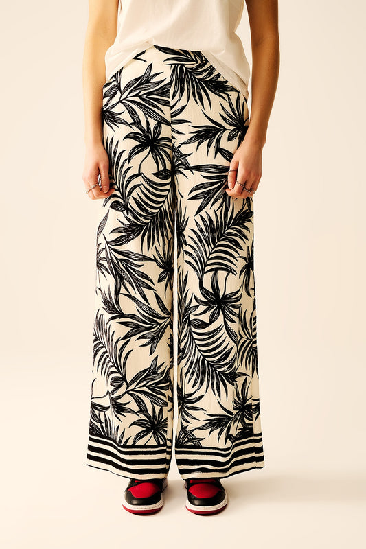 Q2 Pantaloni a Gamba Larga in Bianco con Dettaglio Floreale in Nero