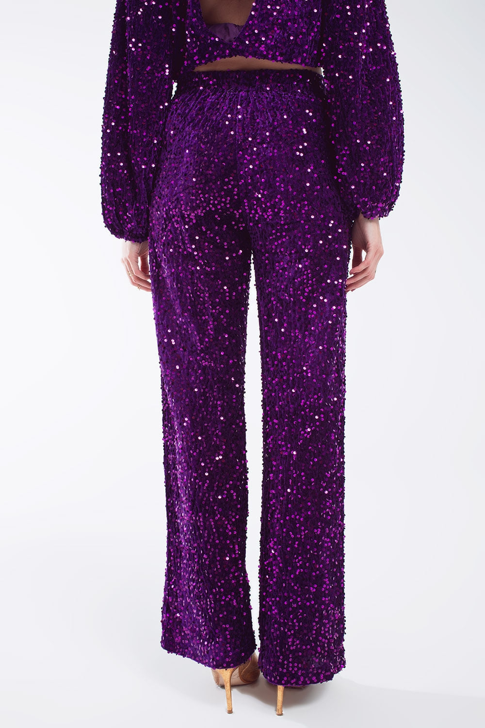 Pantaloni a gamba larga in paillettes con tasche laterali in viola