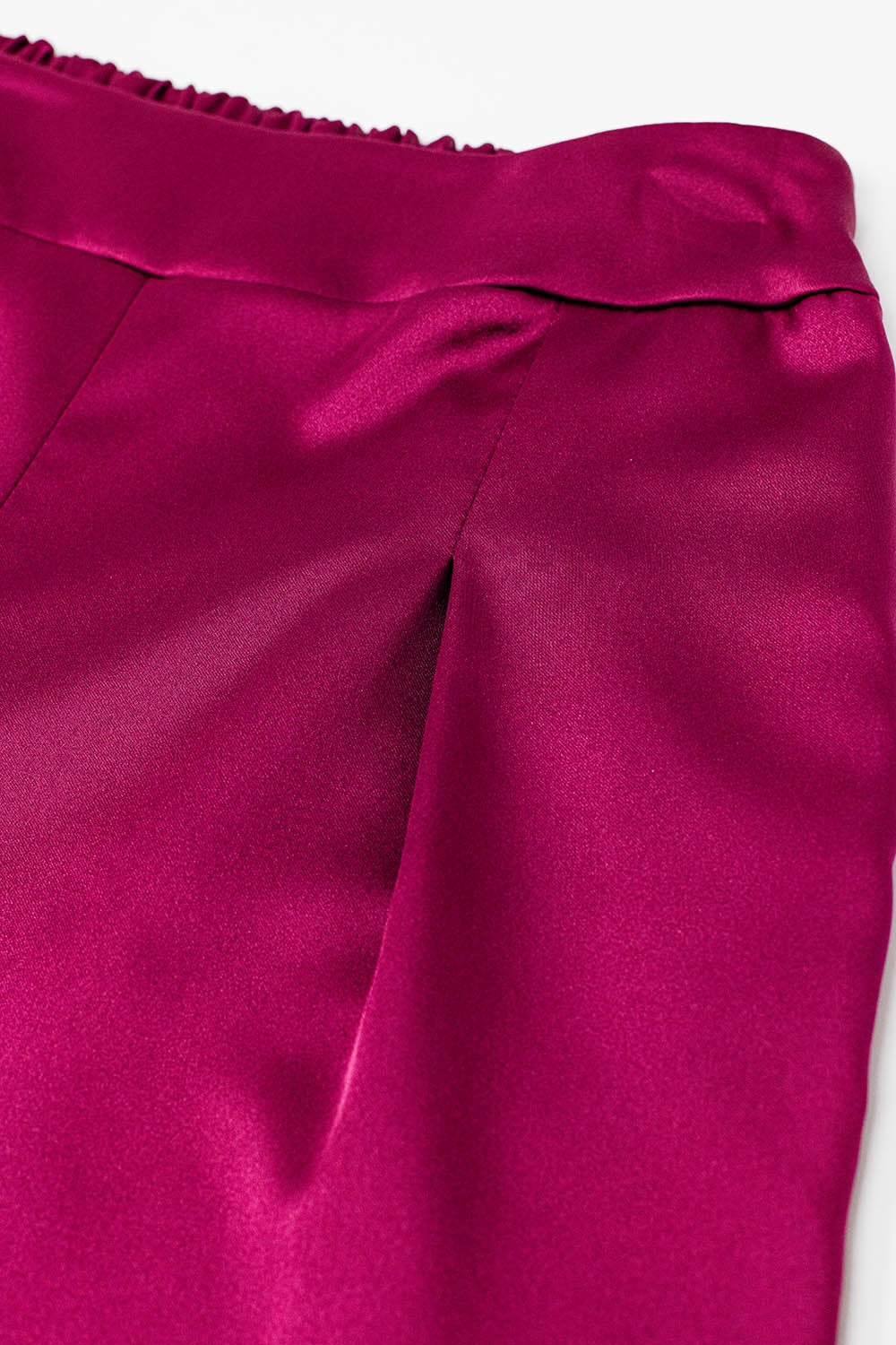 Pantaloni a gamba larga in raso a vita alta color lampone