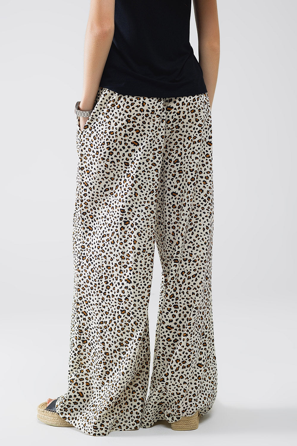 Pantaloni a gamba tesa con vita elasticizzata in stampa leopardo