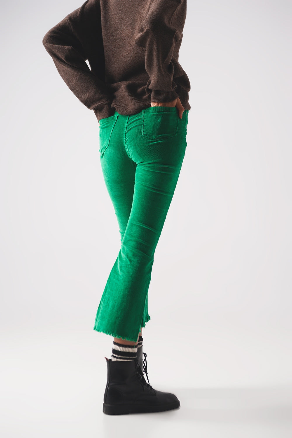 Pantaloni a zampa in velluto a coste color verde intenso