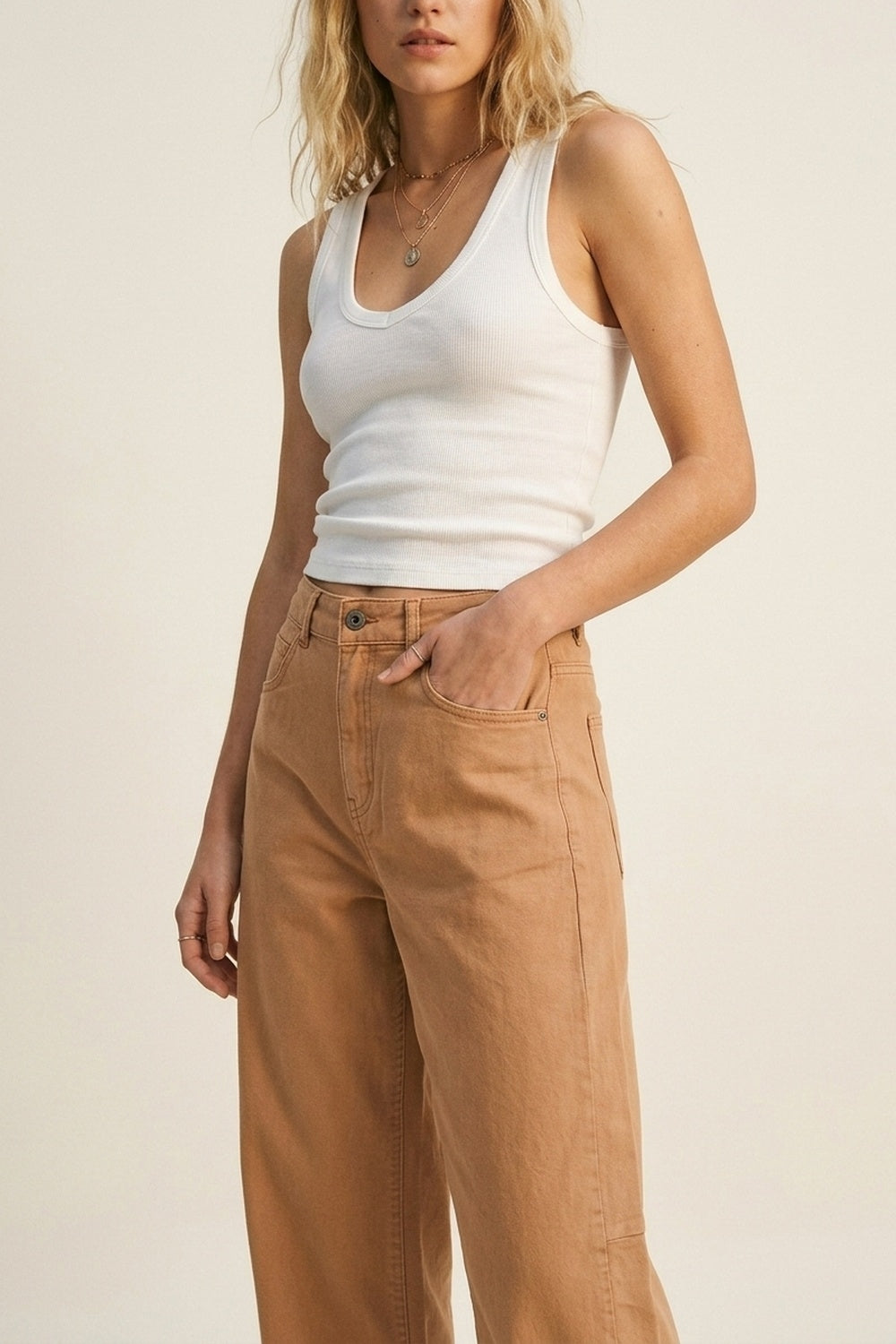 Pantaloni Arancioni a Gamba Ampia Stile Barrel con Orli Risvoltati