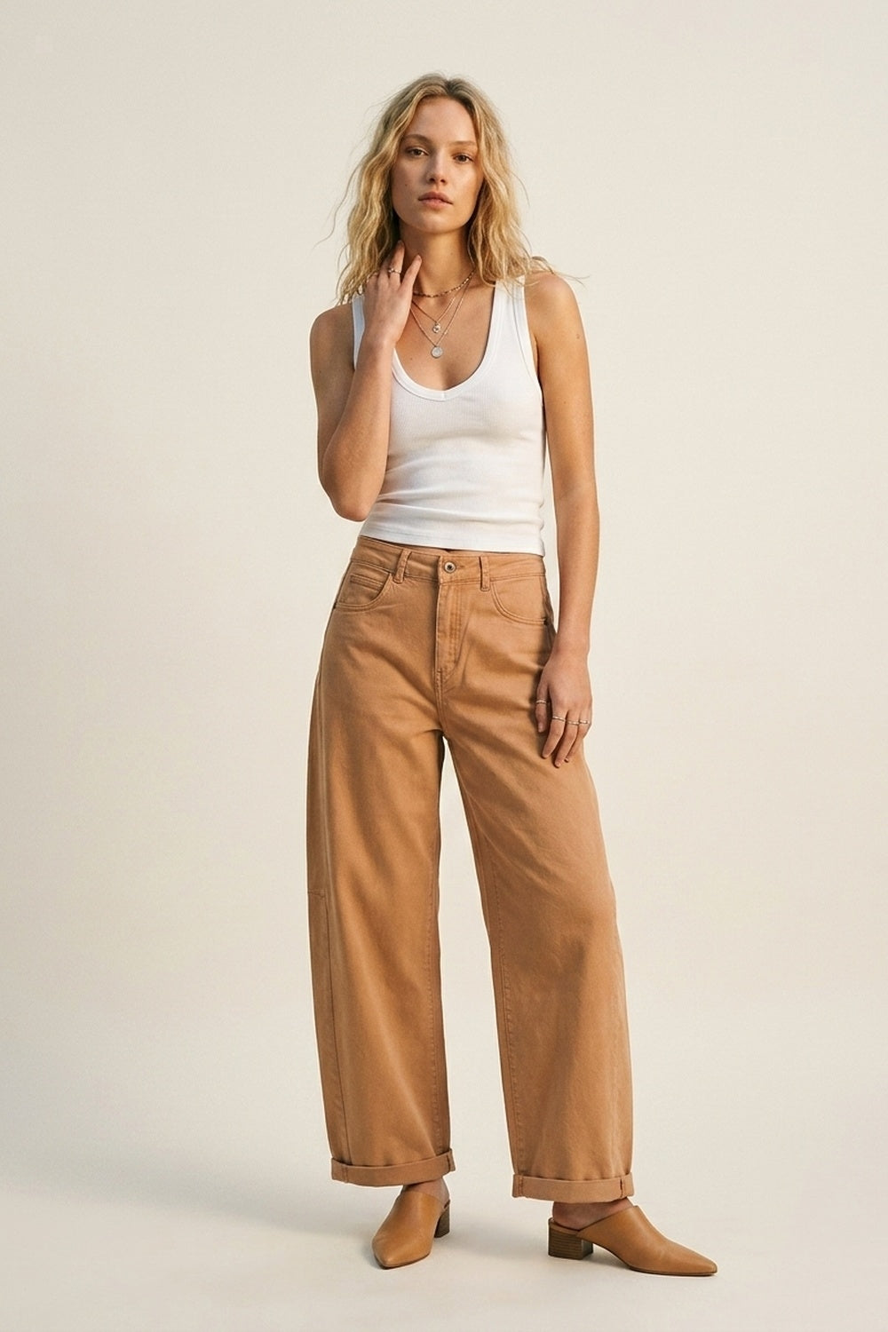 Pantaloni Arancioni a Gamba Ampia Stile Barrel con Orli Risvoltati