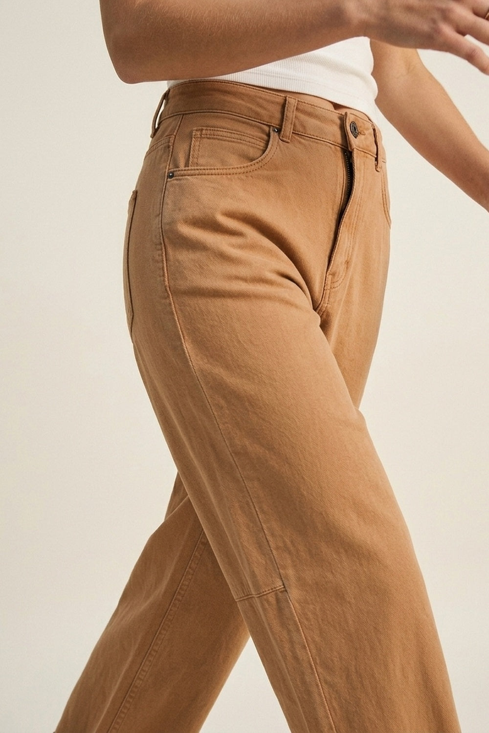 Pantaloni Arancioni a Gamba Ampia Stile Barrel con Orli Risvoltati