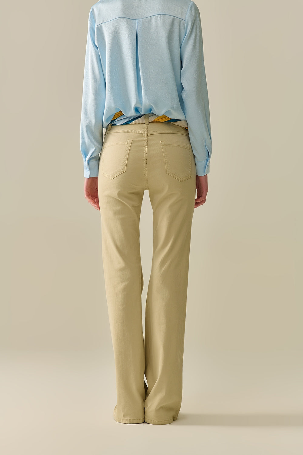 Pantaloni Beige a Zampa Comodi ed Elasticizzati