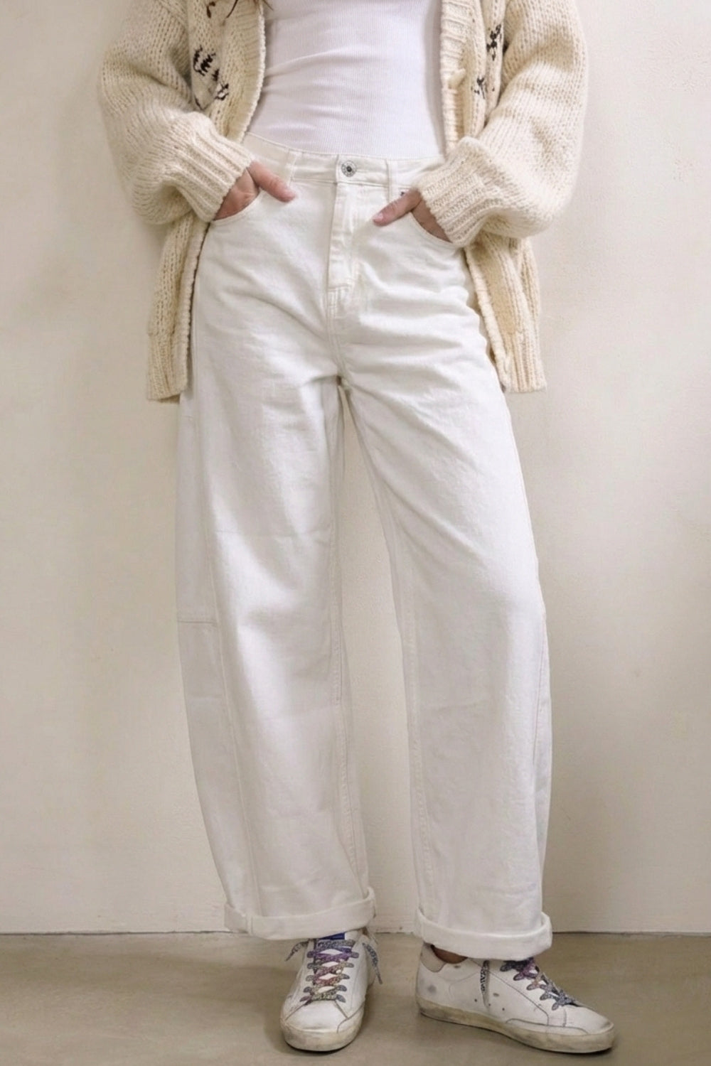 Q2 Pantaloni bianchi a gamba larga in stile barile con vestibilitˆ rilassata