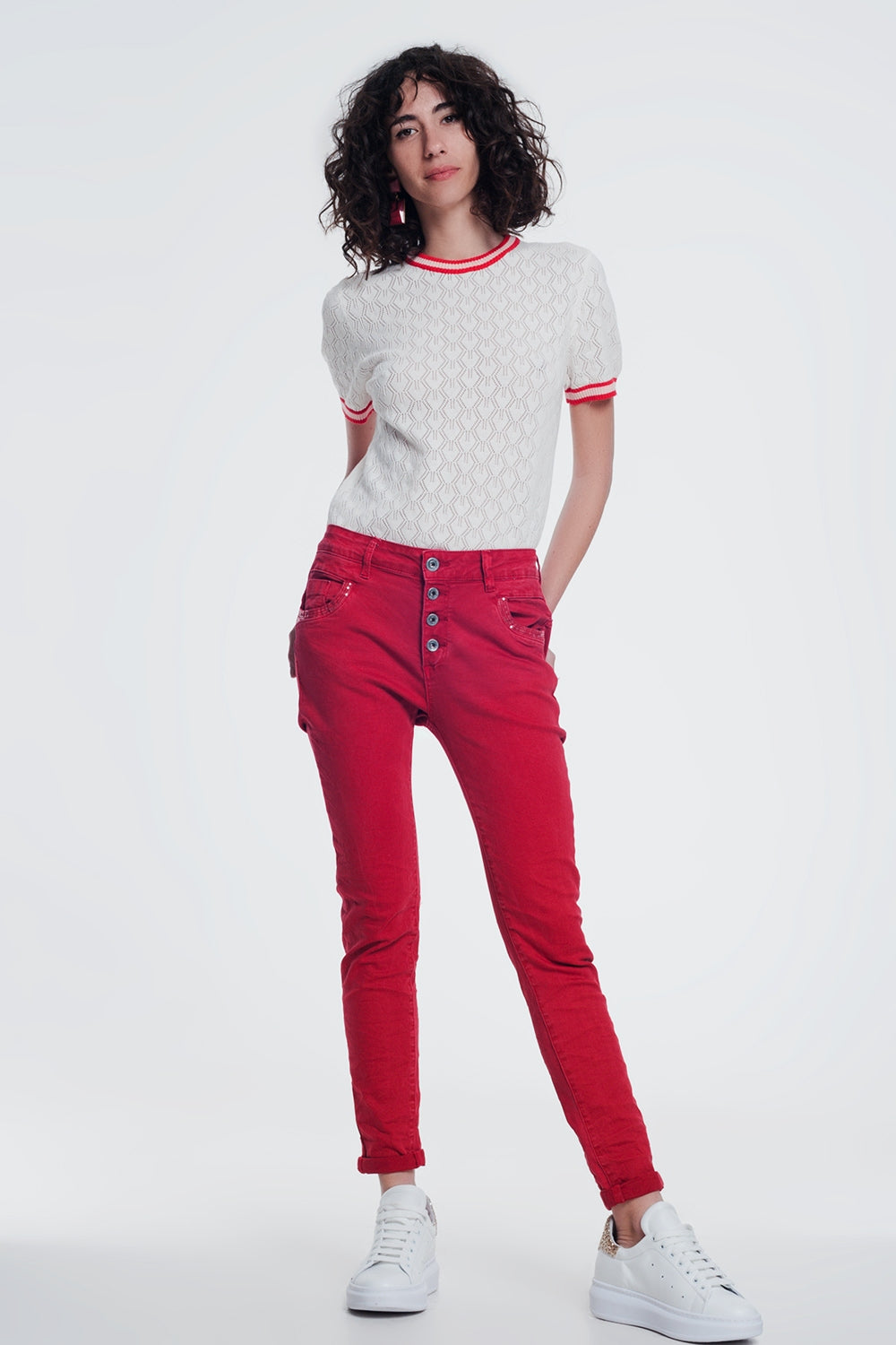 Pantaloni boyfriend rosso con dettaglio tascabile di paillettes