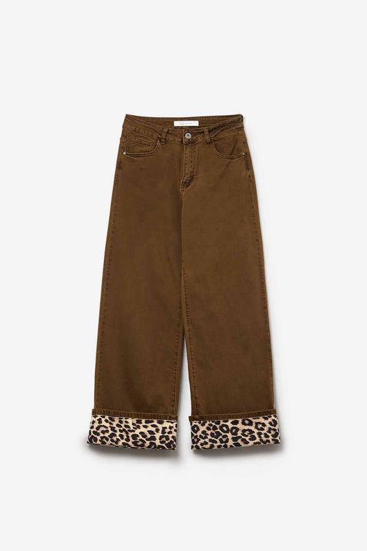 Q2 Pantaloni cammello a gamba larga con stampa leopardata sul fondo