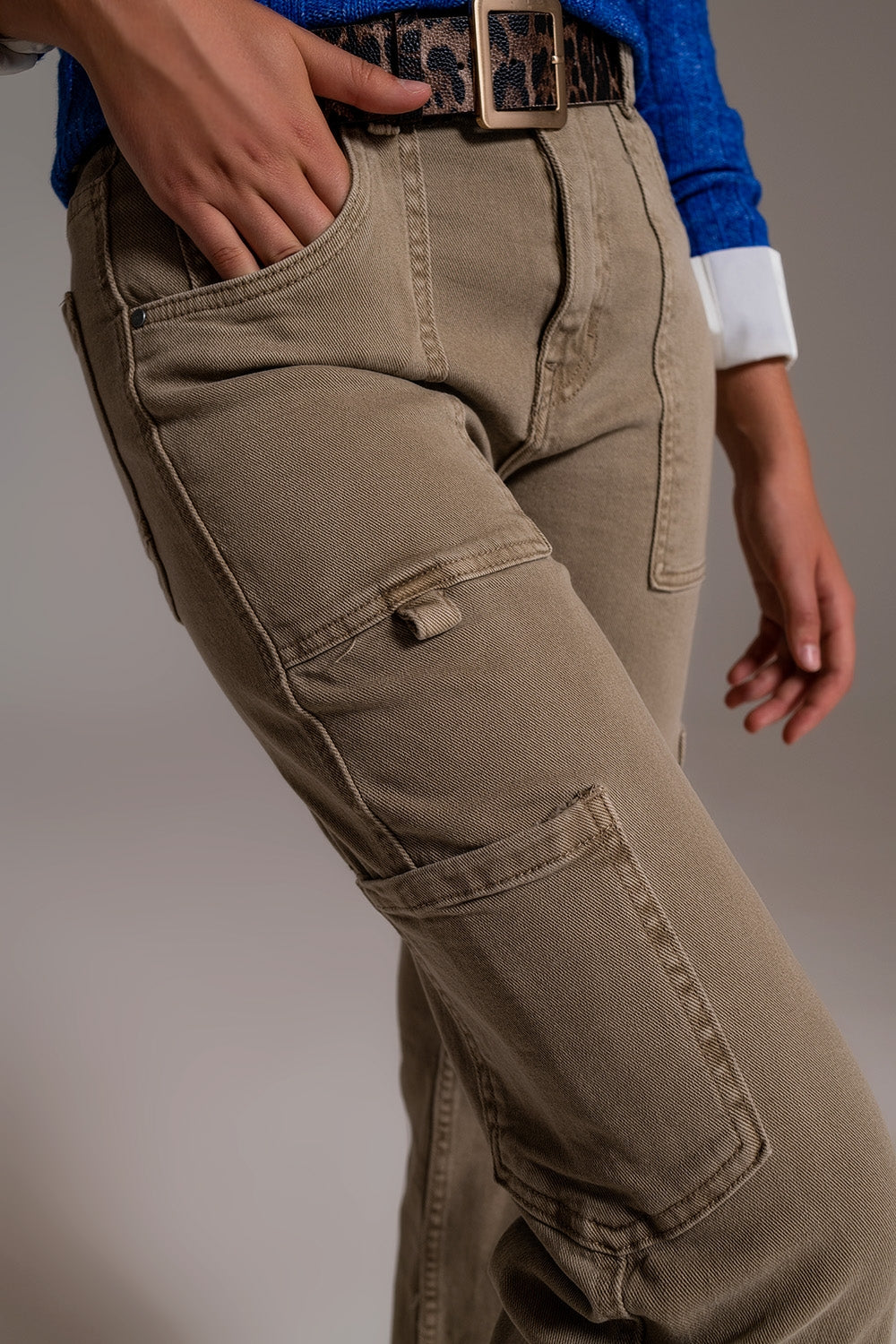 Pantaloni cargo a gamba dritta in marrone beige