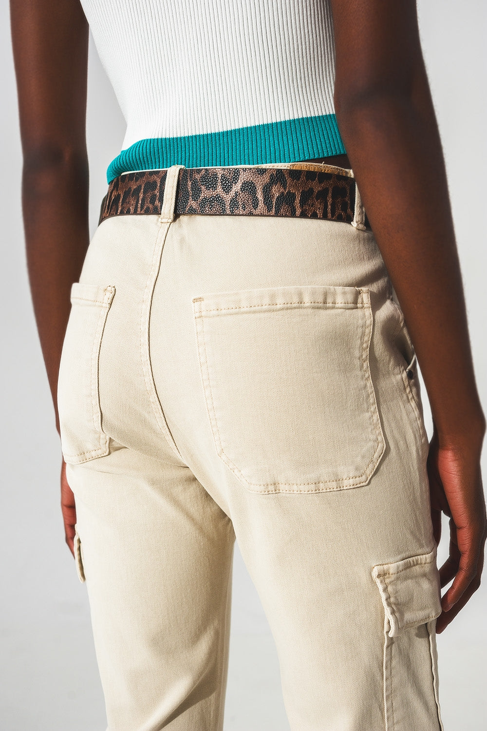 Pantaloni cargo taglio comodo beige