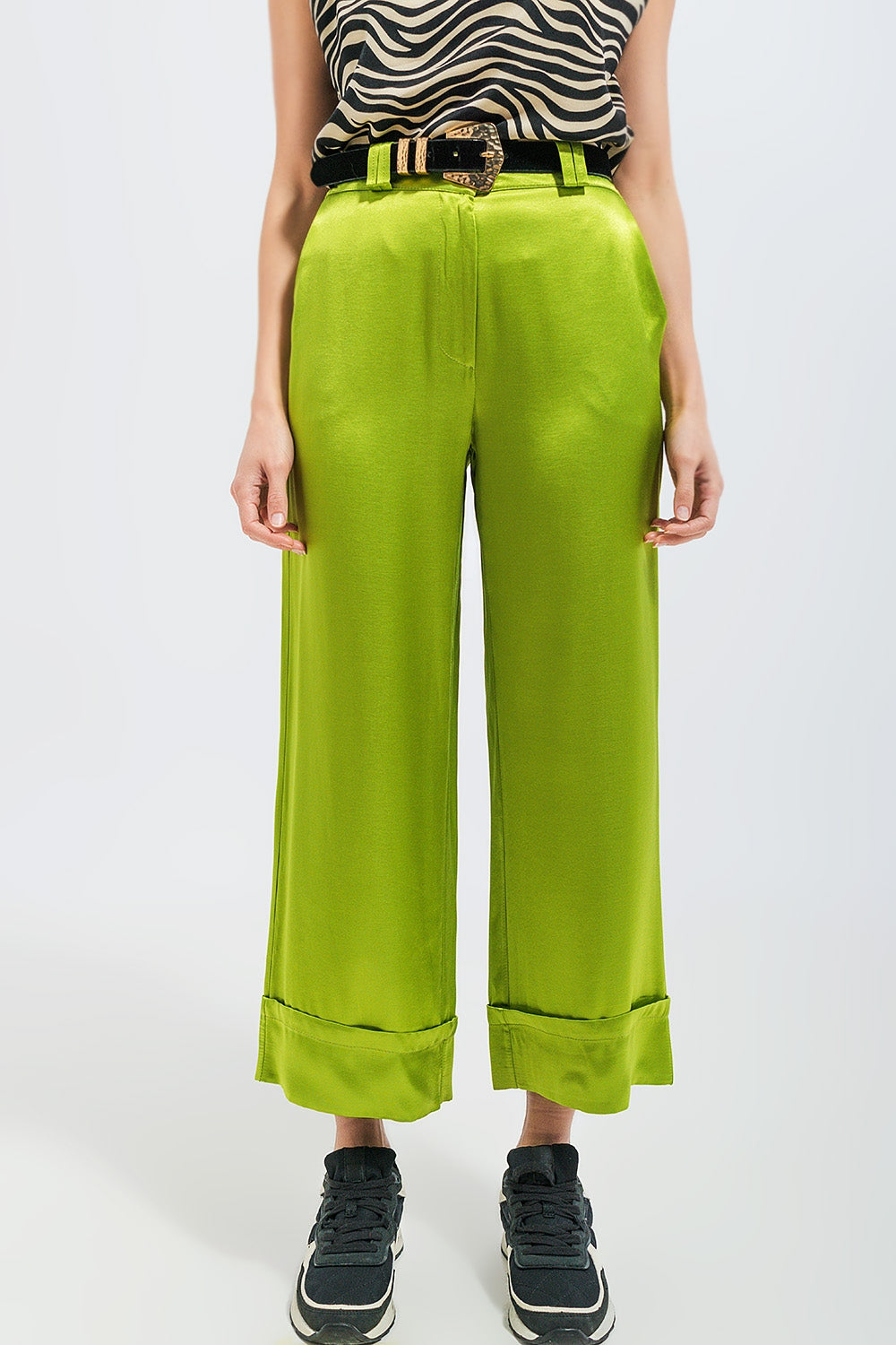 Q2 Pantaloni con fondo ampio in raso colore verde