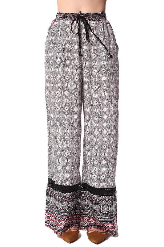 Q2 Pantaloni con fondo ampio nero con stampa etnica e inserto in pizzo