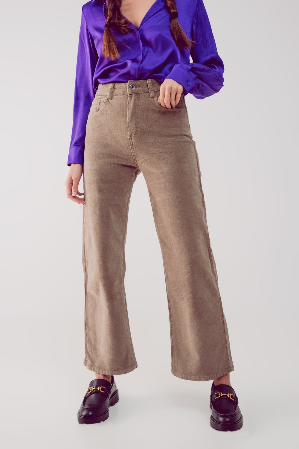 Q2 Pantaloni cropped beige a coste di velluto