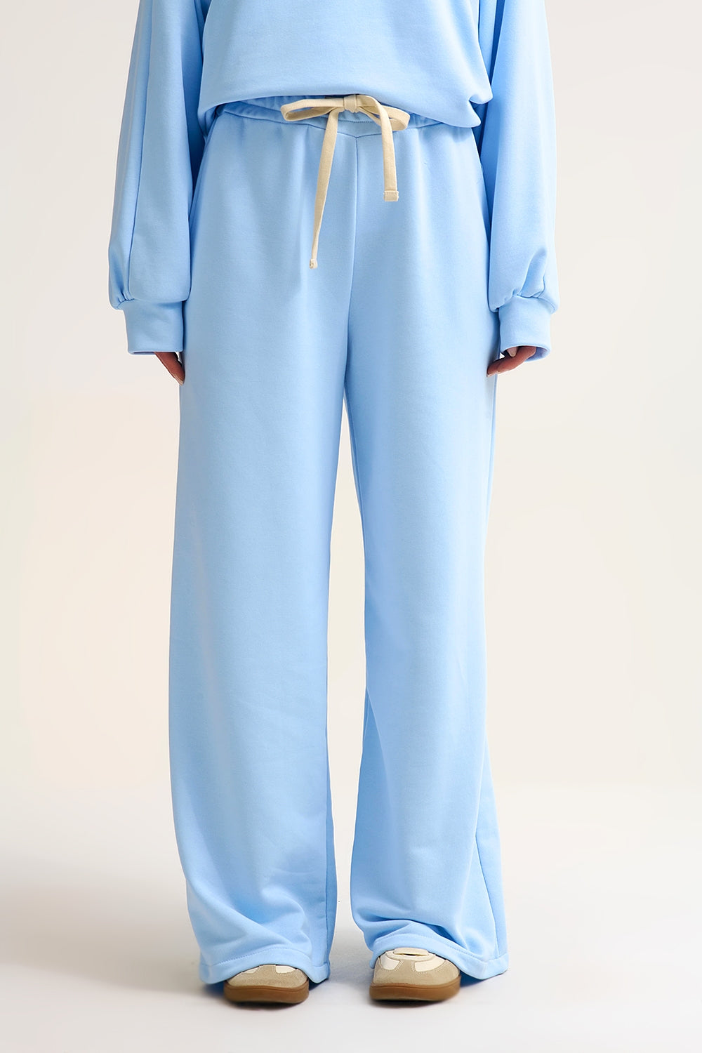 Q2 Pantaloni da ginnastica dritti in maglia blu baby con elastico in vita e cravatta