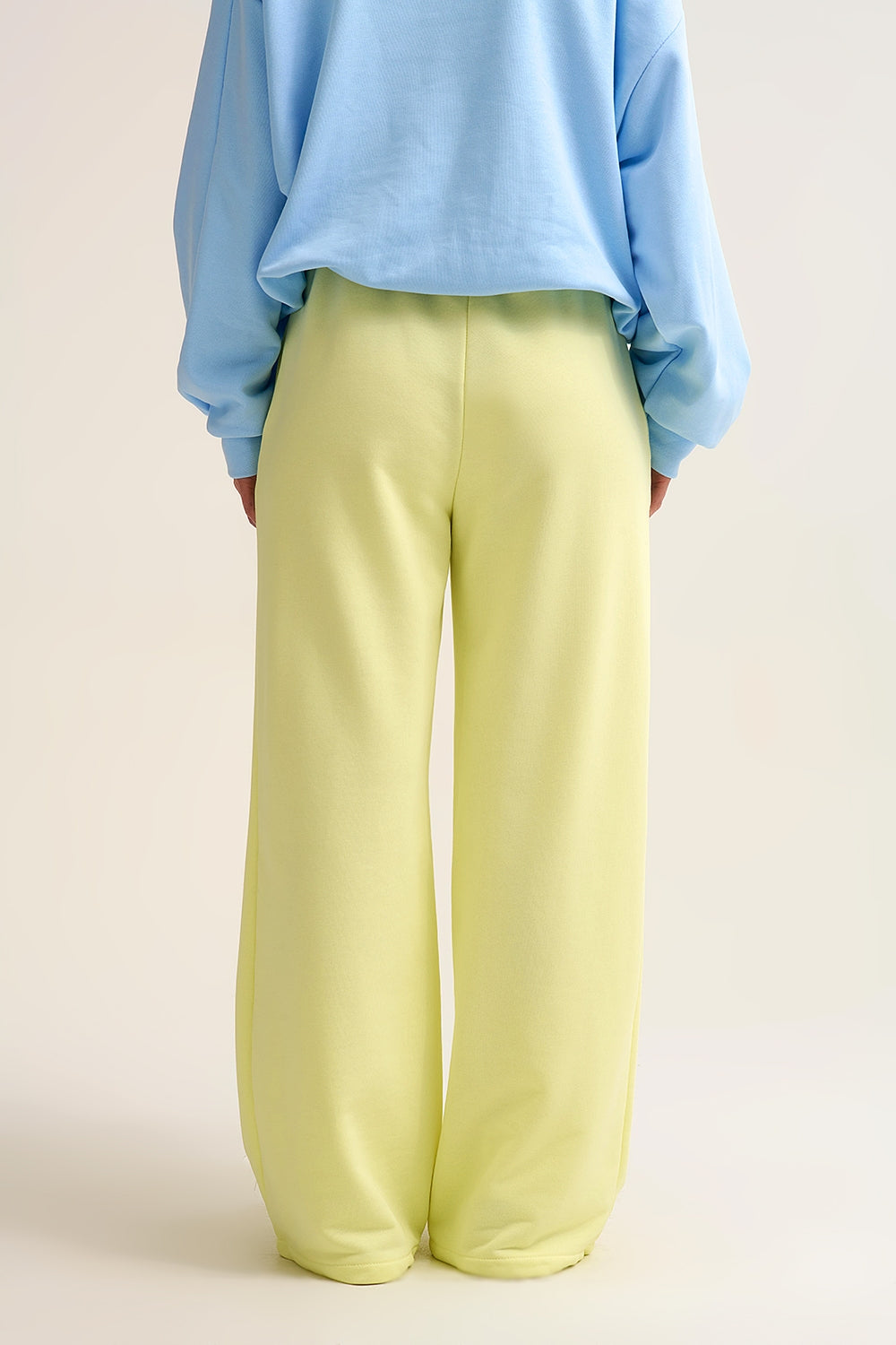 Pantaloni da ginnastica dritti in maglia gialla con elastico in vita e cravatta