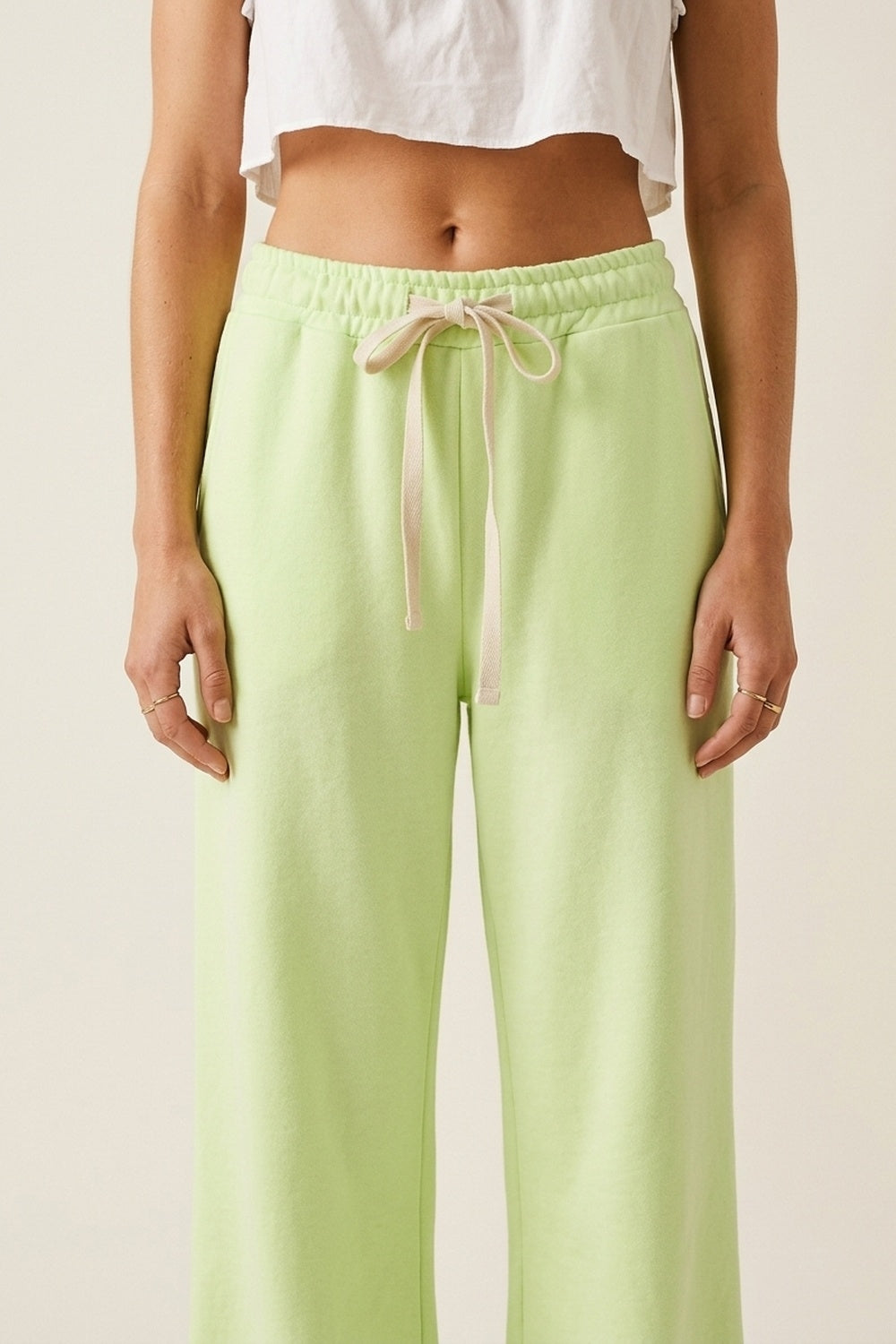 Pantaloni da ginnastica in maglia verde con elastico in vita e cravatta