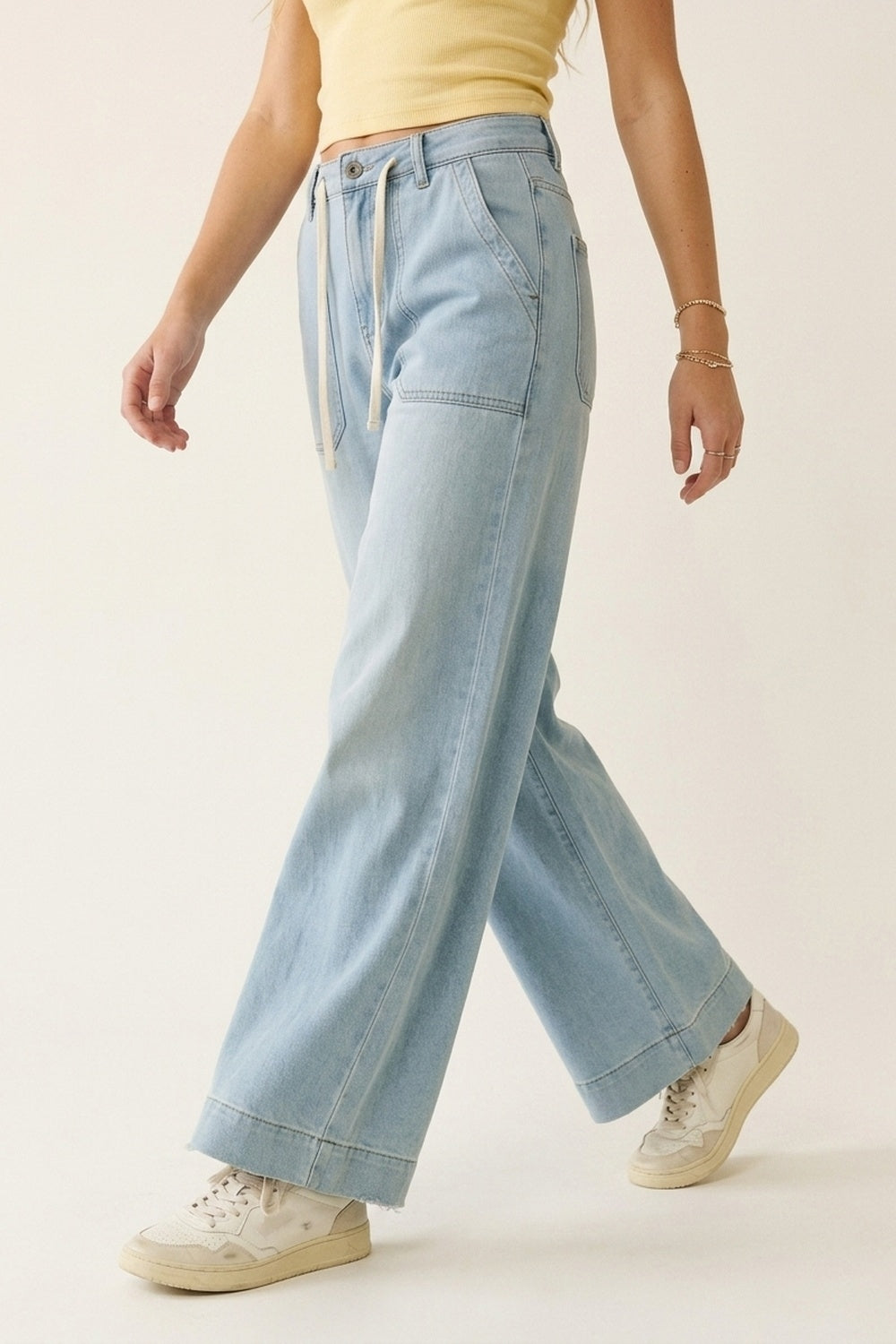 Q2 Pantaloni di jeans azzurri a gamba larga con vita con coulisse