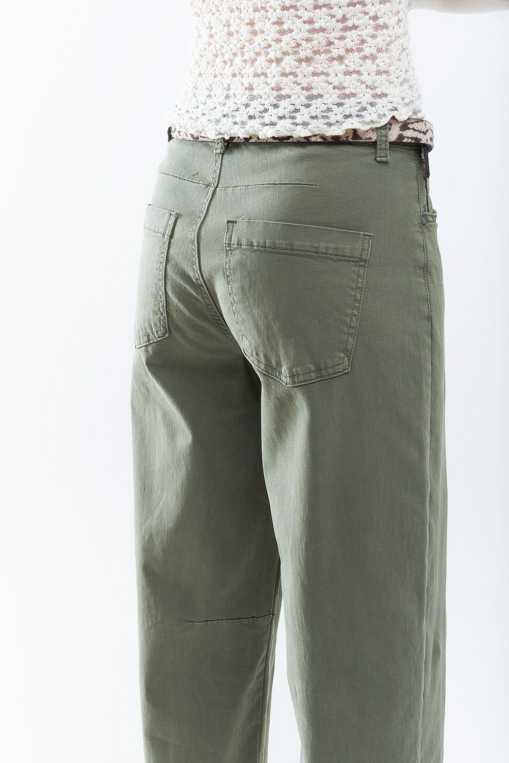 Pantaloni dritti alla caviglia in khaki con dettagli cucitura al ginocchio