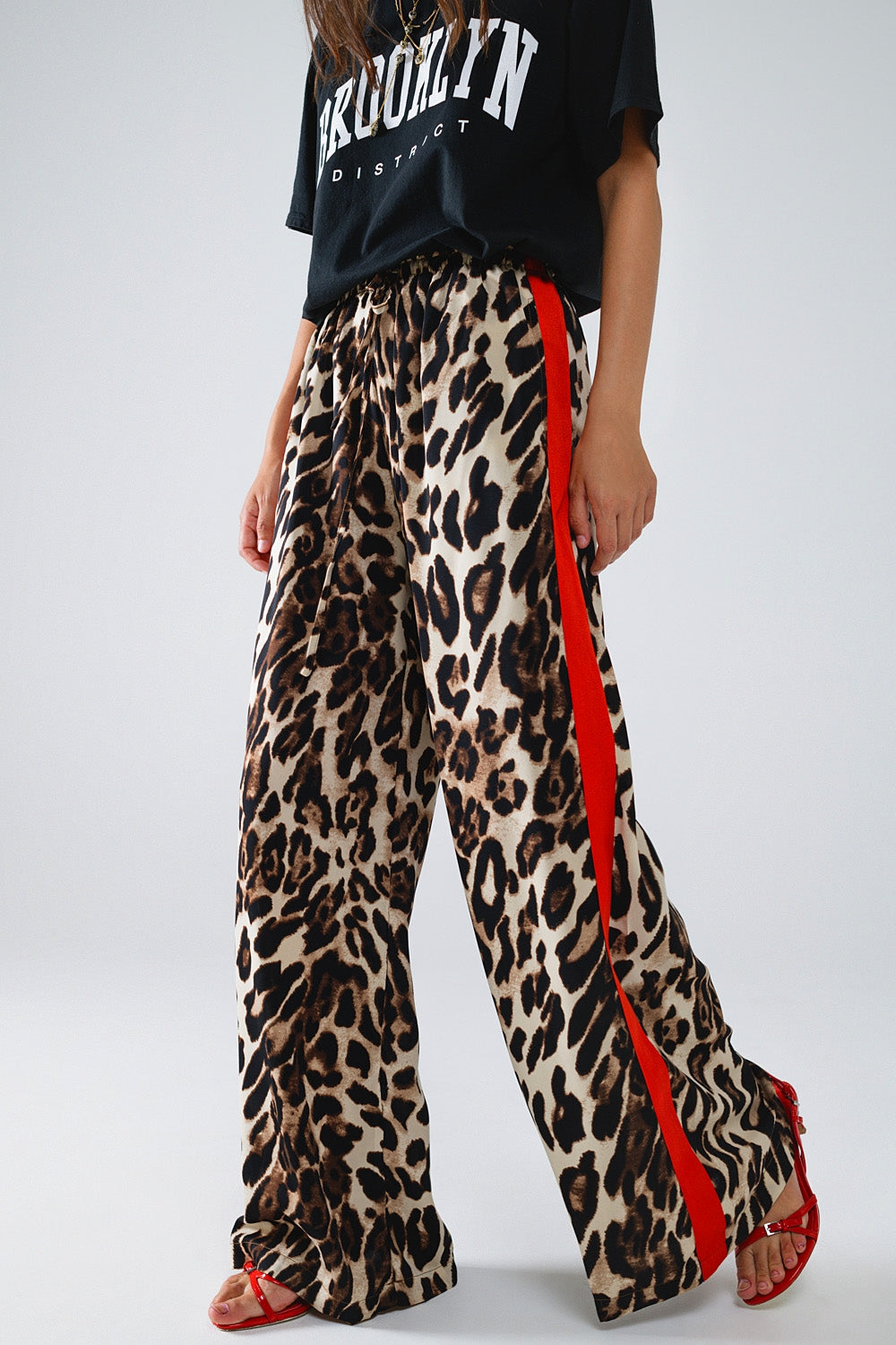 Q2 Pantaloni dritti leopardati con strisce rosse sui lati