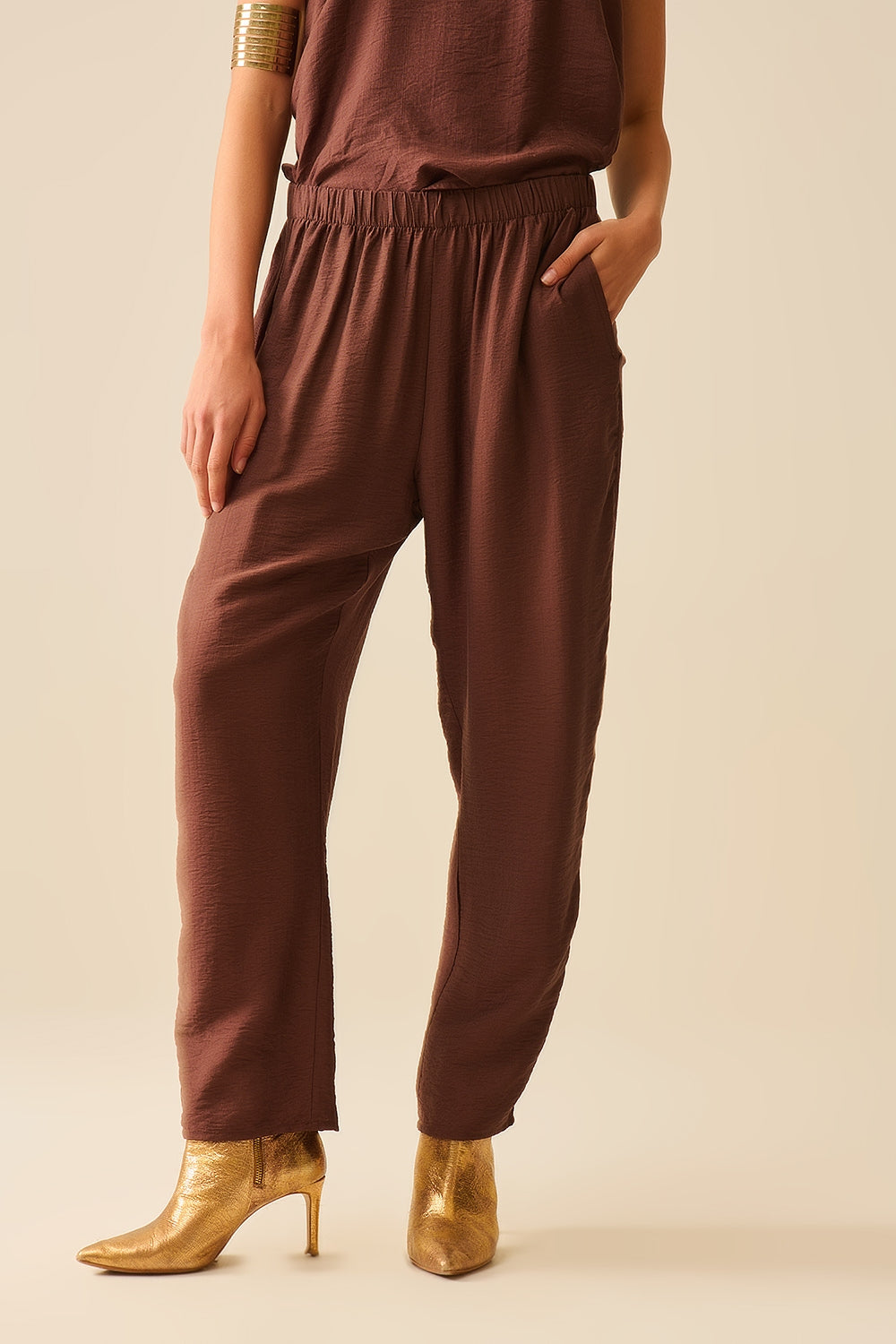 Pantaloni estivi con vita elastica e tasche in marrone
