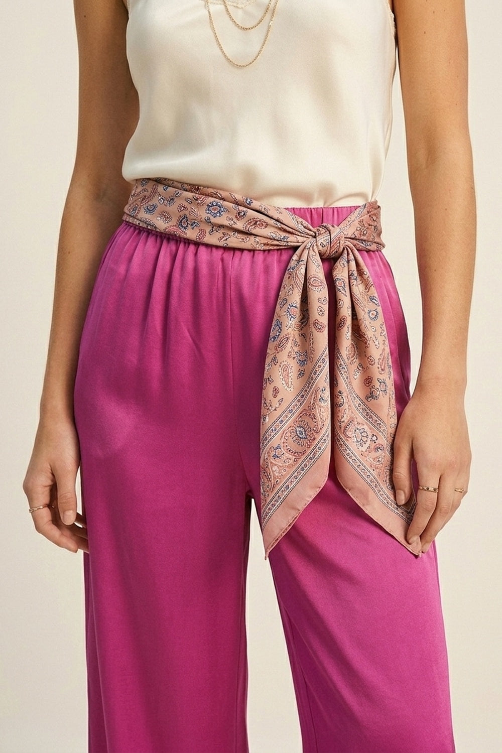 Pantaloni fucsia in raso leggero a gamba larga con vita elastica