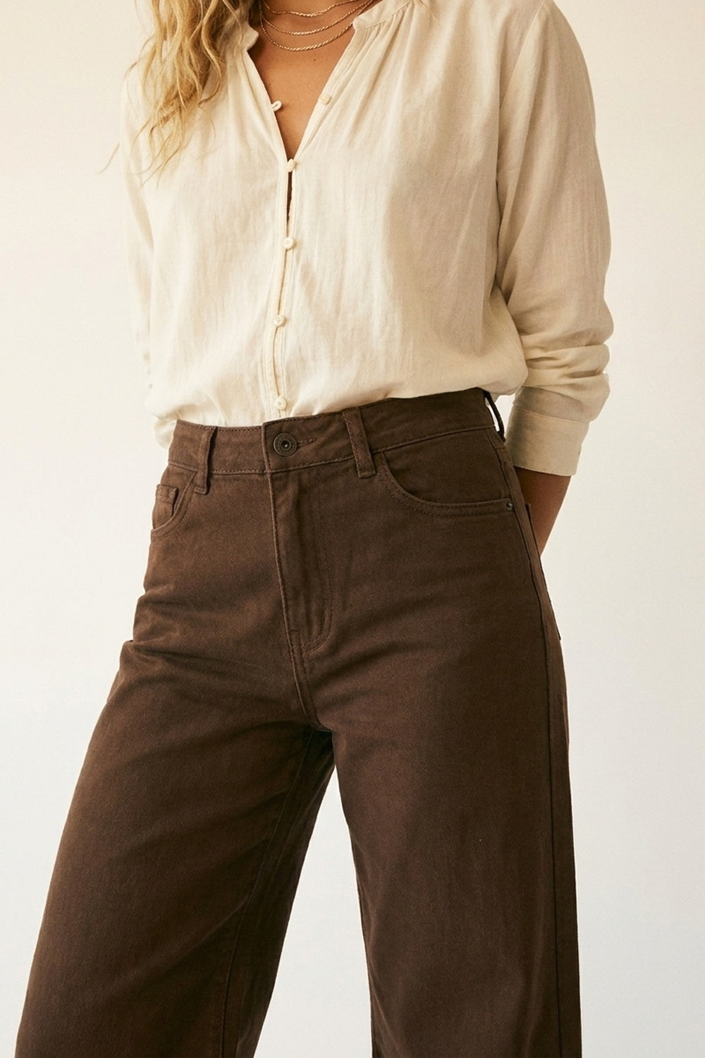 Pantaloni in cotone elasticizzato a gamba extra larga in marrone