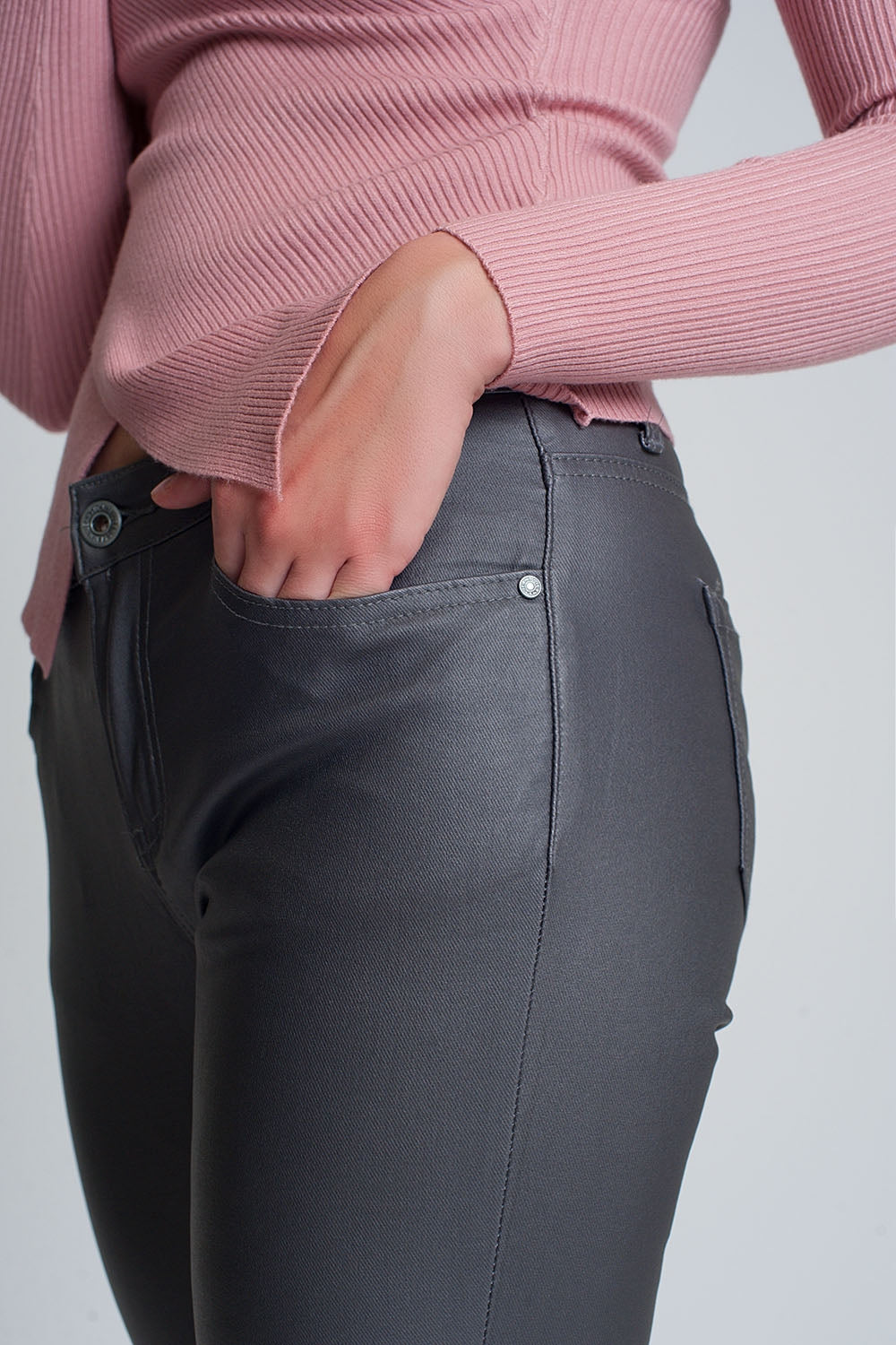Pantaloni in tessuto spalmato grigio