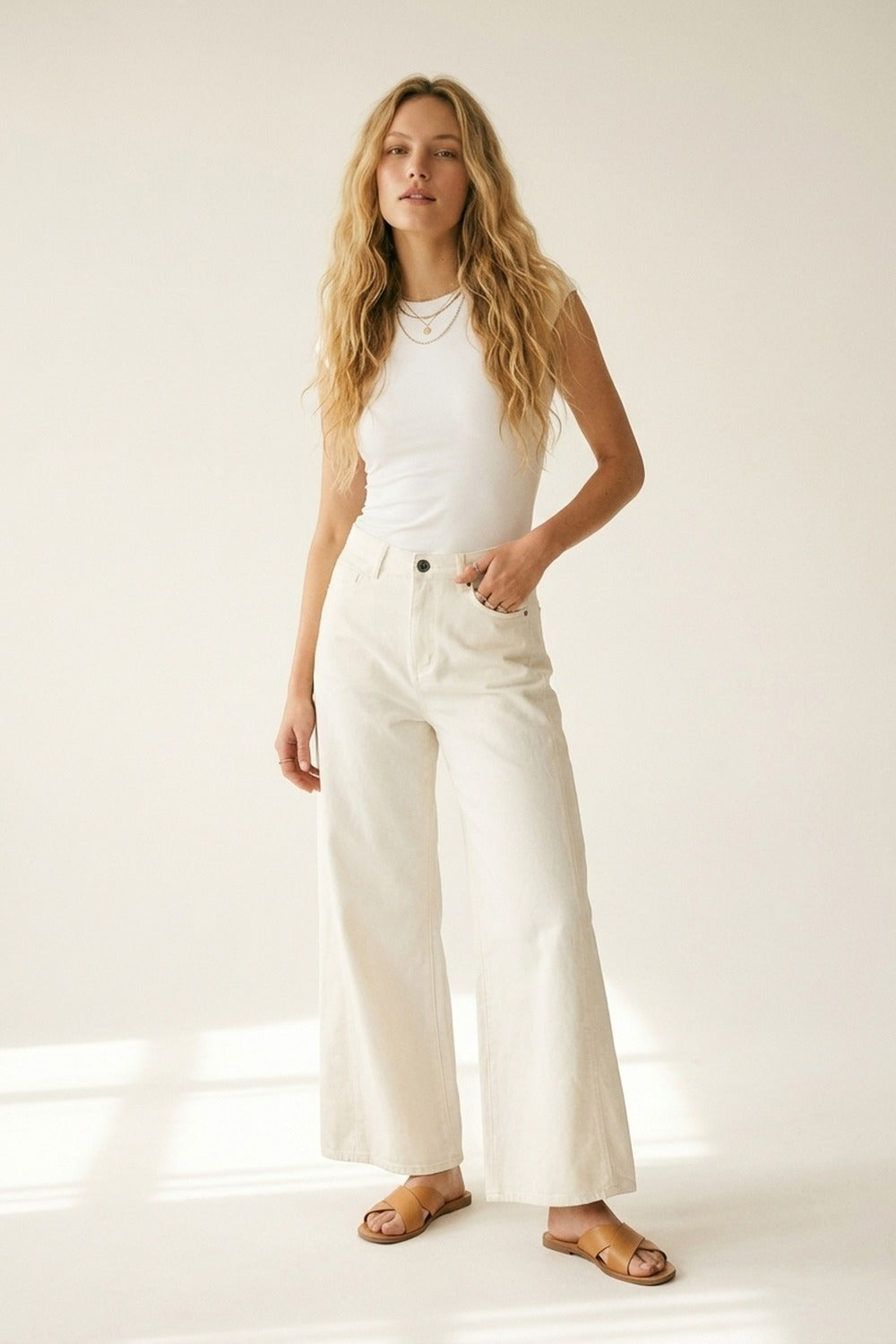 Pantaloni in twill di cotone elasticizzato a gamba extra larga di colore bianco