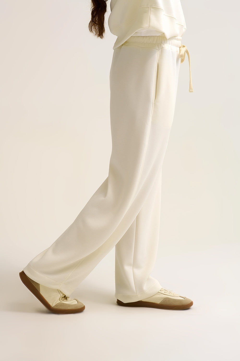 Pantaloni jogger in maglia morbidissima color crema con coulisse in vita