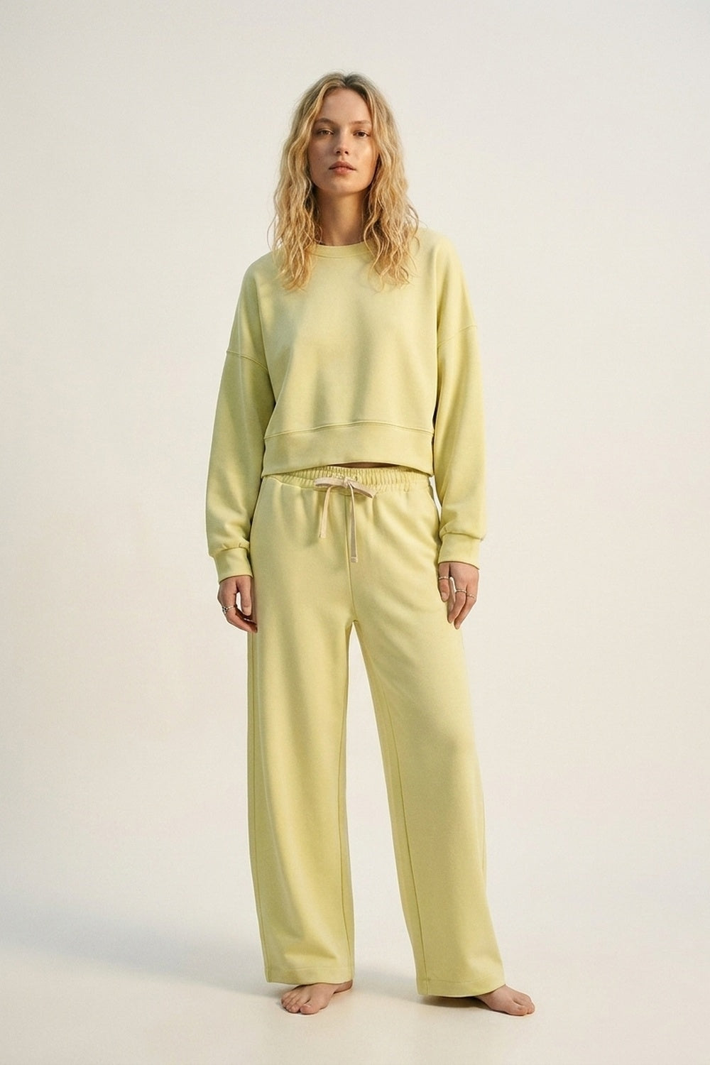 Q2 Pantaloni jogger in maglia morbidissima di colore giallo con coulisse in vita