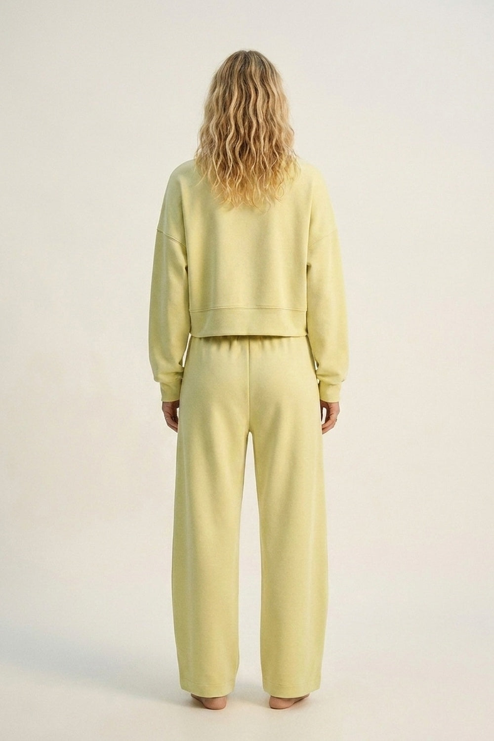 Pantaloni jogger in maglia morbidissima di colore giallo con coulisse in vita