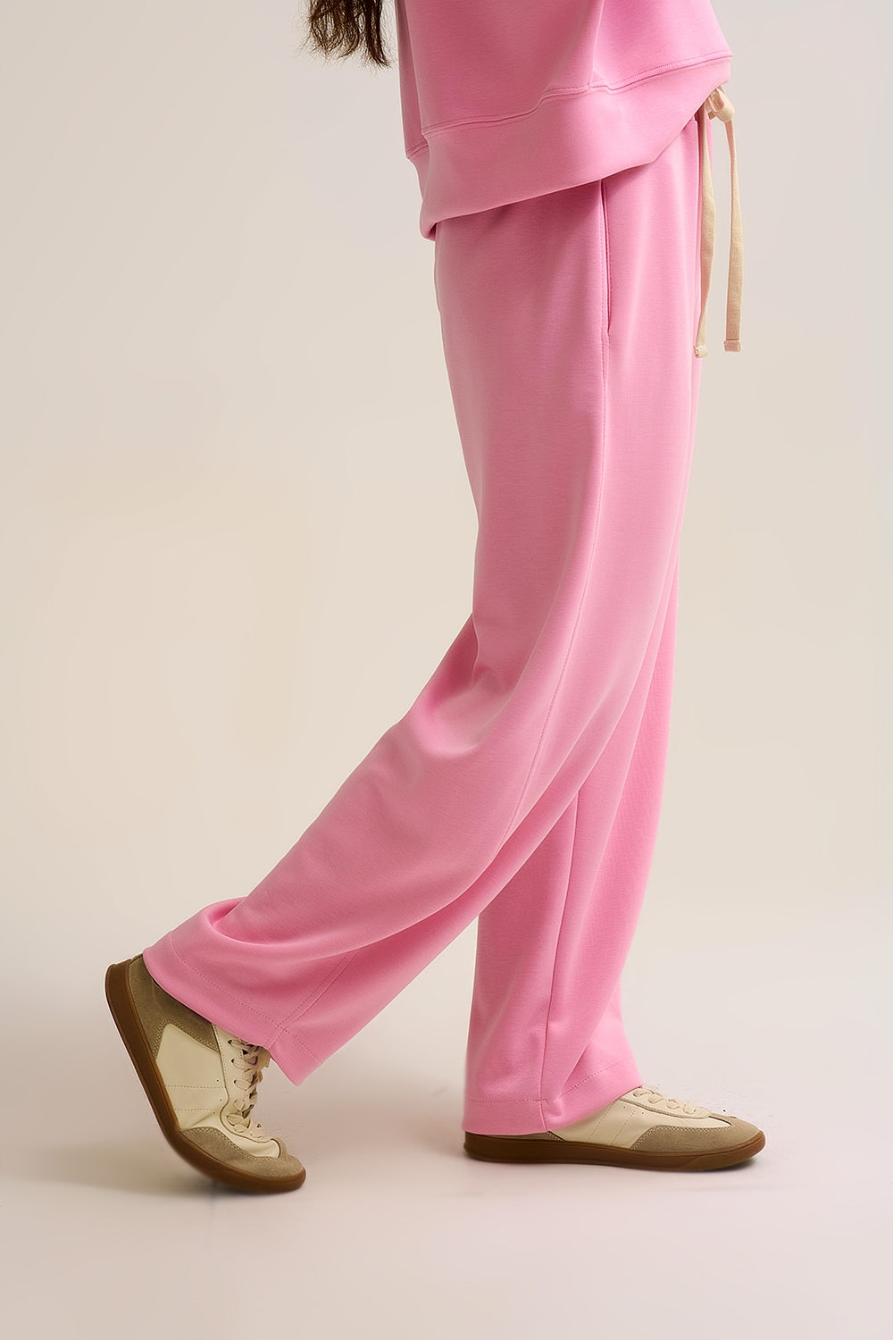 Pantaloni jogger in maglia morbidissima di colore rosa con coulisse in vita