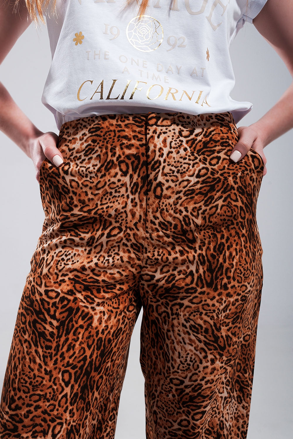 Pantaloni leggeri con fondo ampio marroni leopardati